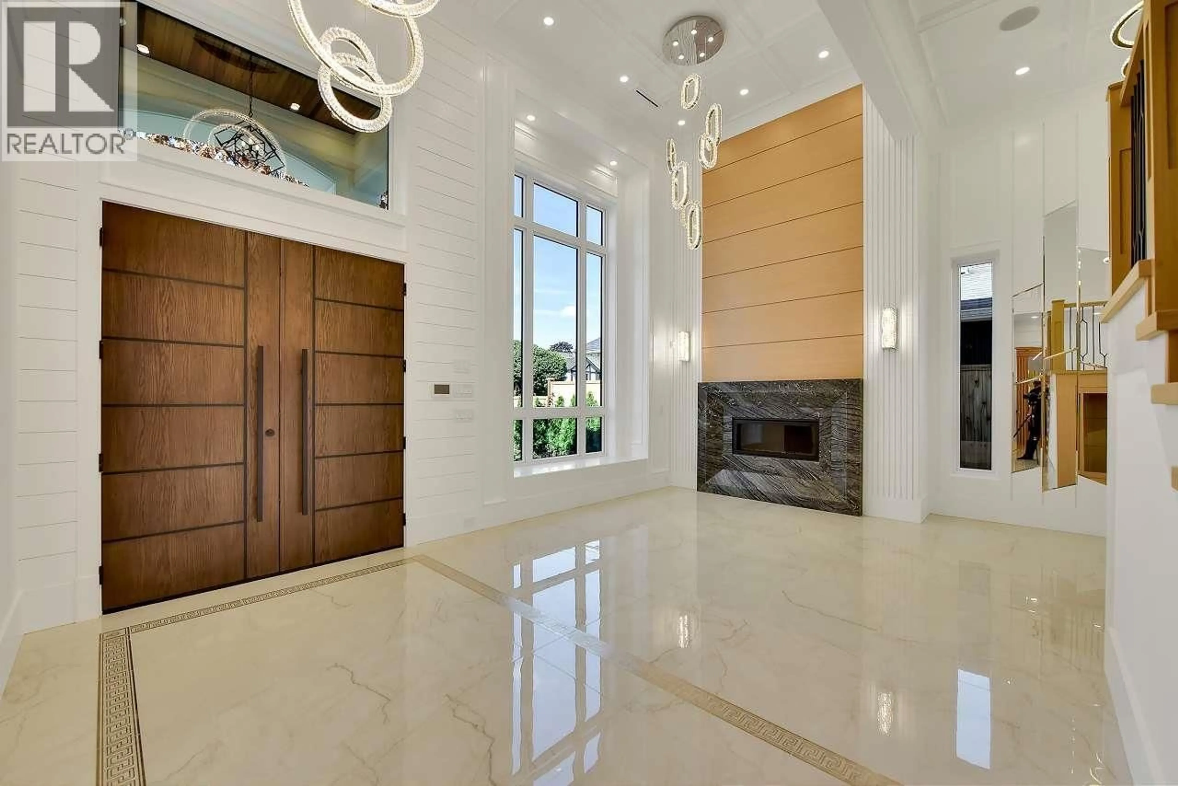 Indoor foyer for 10660 ROSELEA CRESCENT, Richmond British Columbia V7A2R4