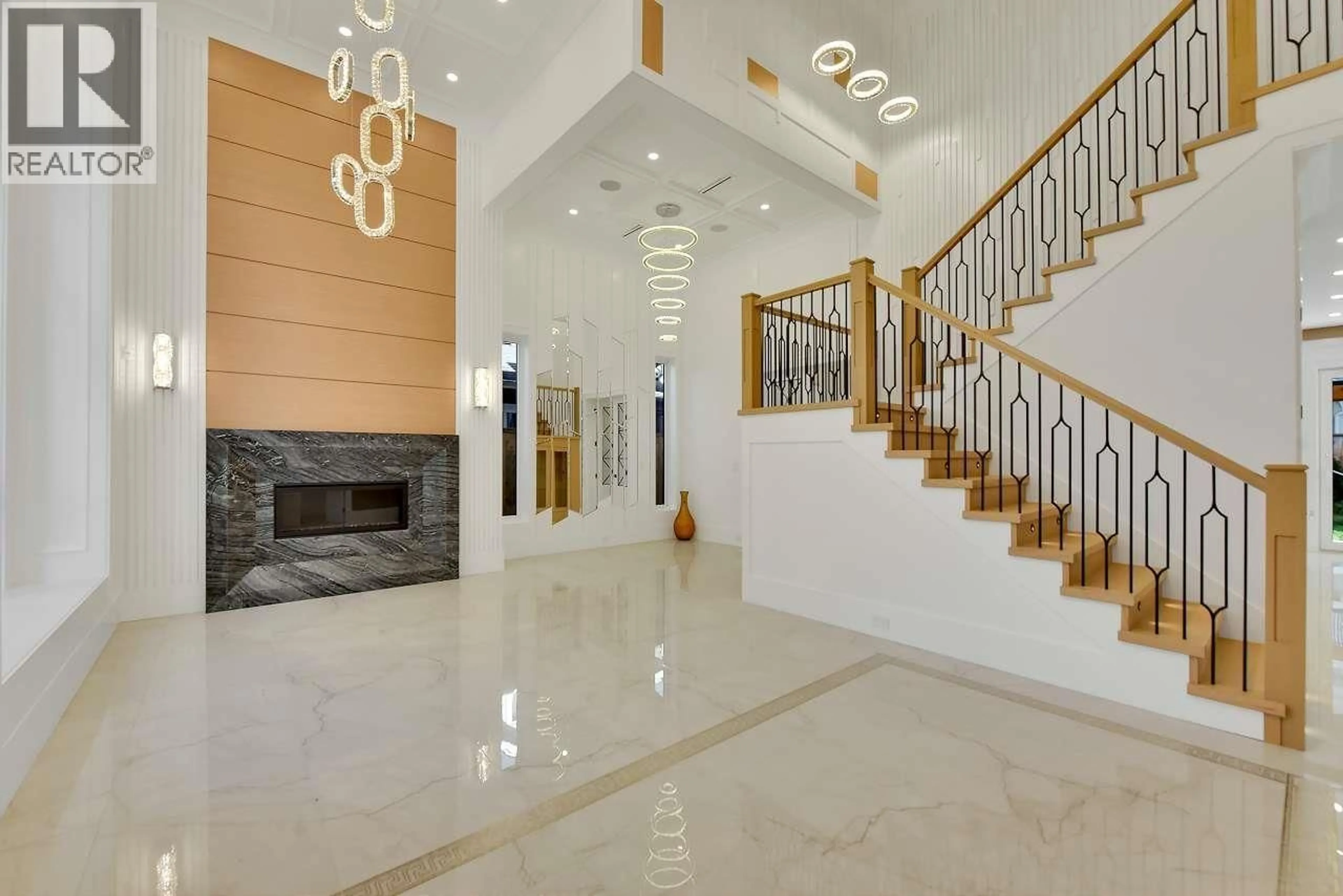 Indoor foyer for 10660 ROSELEA CRESCENT, Richmond British Columbia V7A2R4