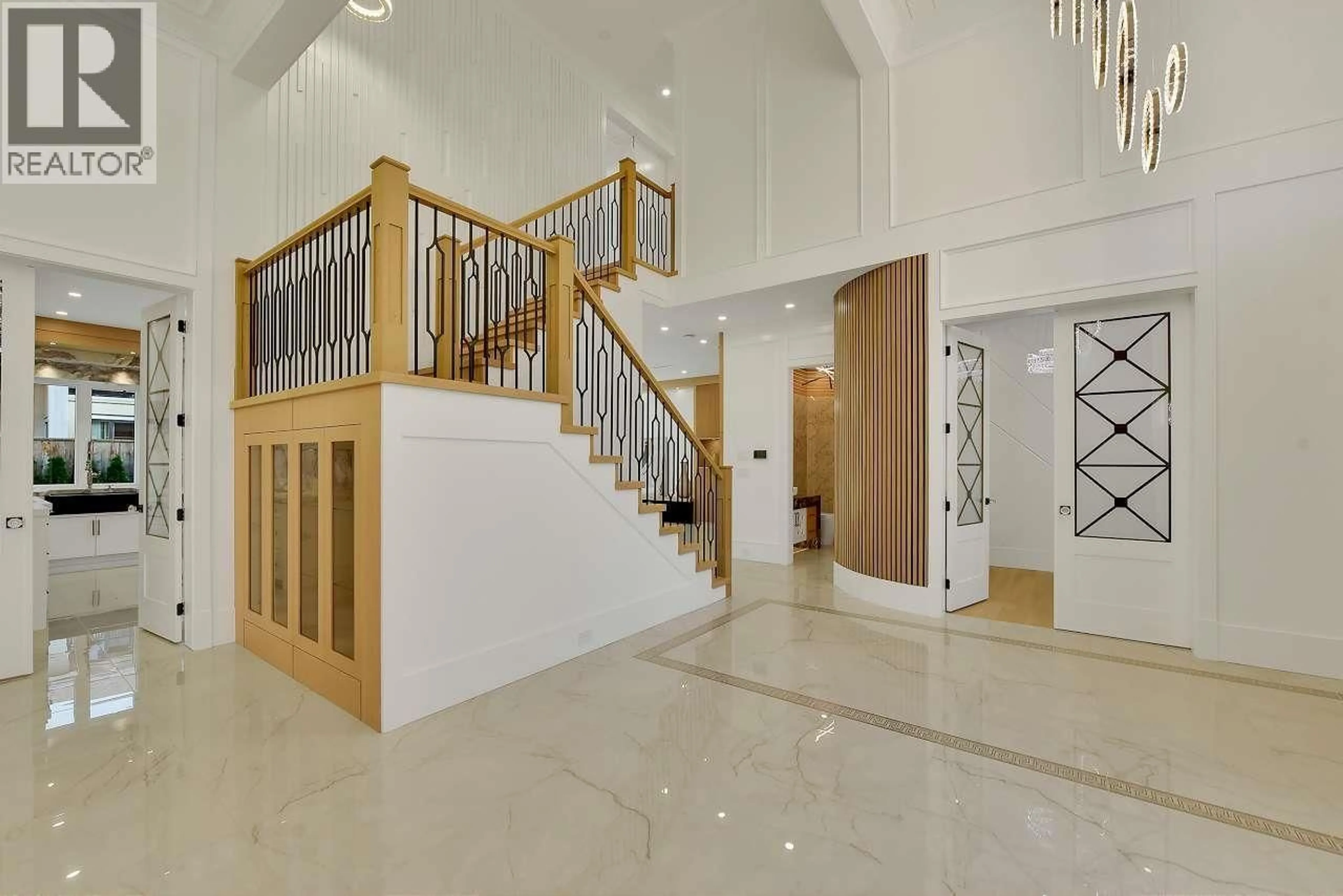 Indoor foyer for 10660 ROSELEA CRESCENT, Richmond British Columbia V7A2R4