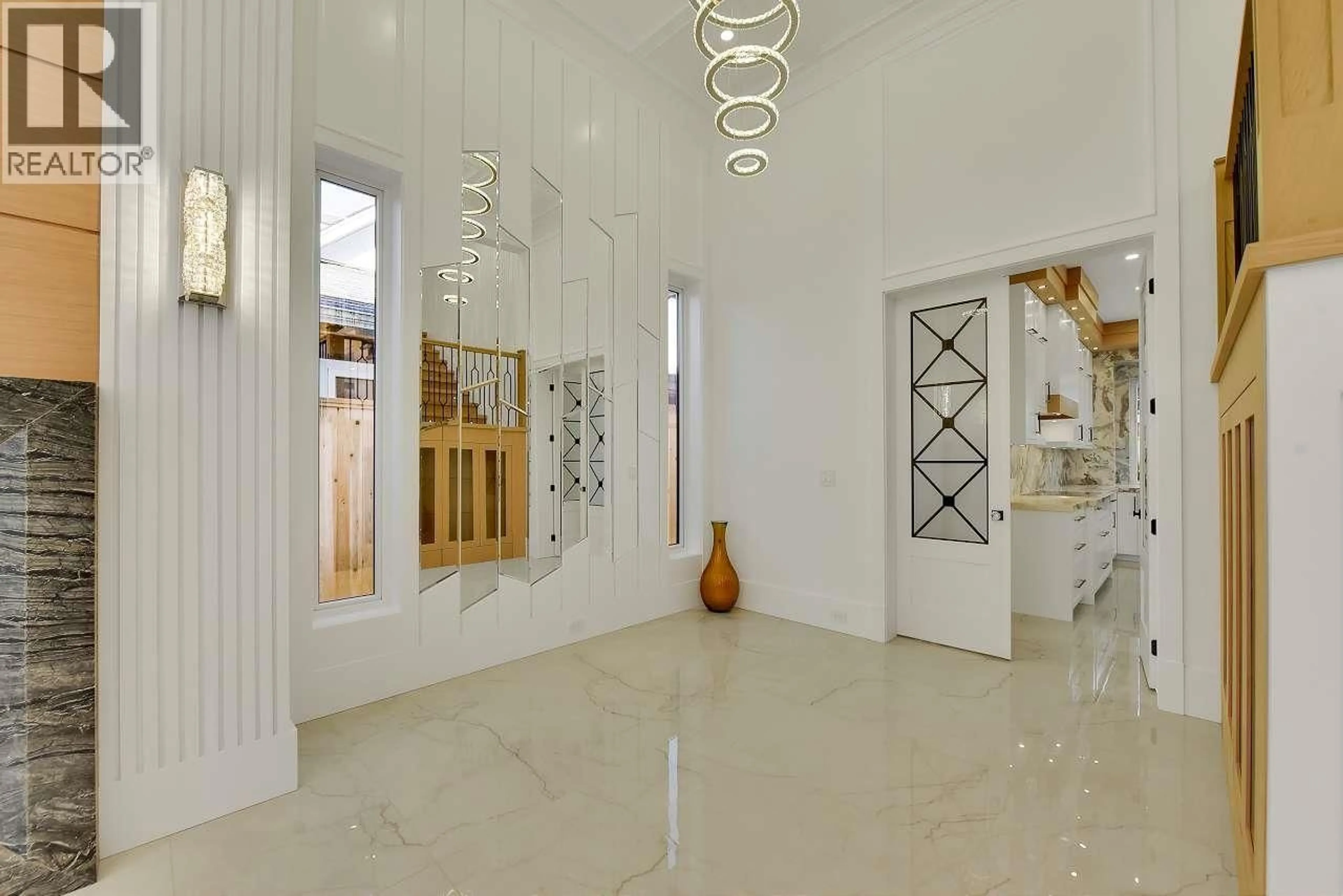 Indoor foyer for 10660 ROSELEA CRESCENT, Richmond British Columbia V7A2R4