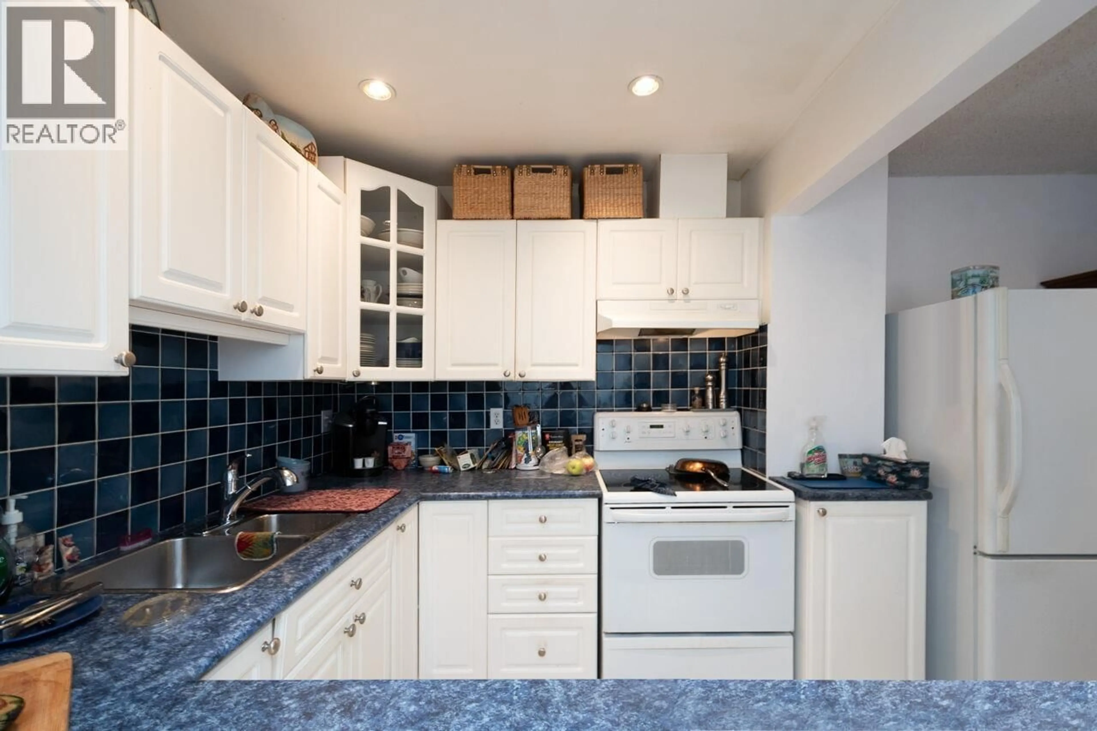 Standard kitchen, ceramic/tile floor for 88 - 1950 CEDAR VILLAGE CRESCENT, North Vancouver British Columbia V7J3M5