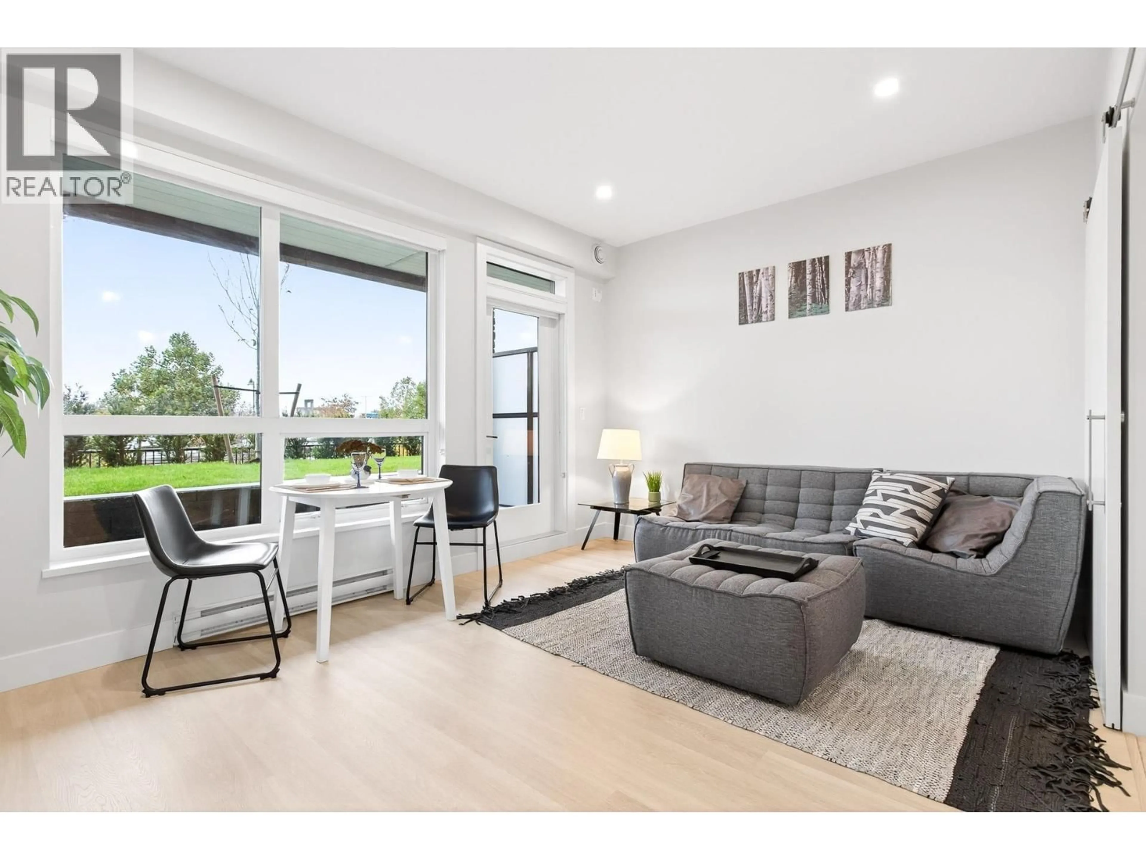 Living room with furniture, wood/laminate floor for 104 - 1942 STARLING DRIVE, Tsawwassen British Columbia V4M0H1