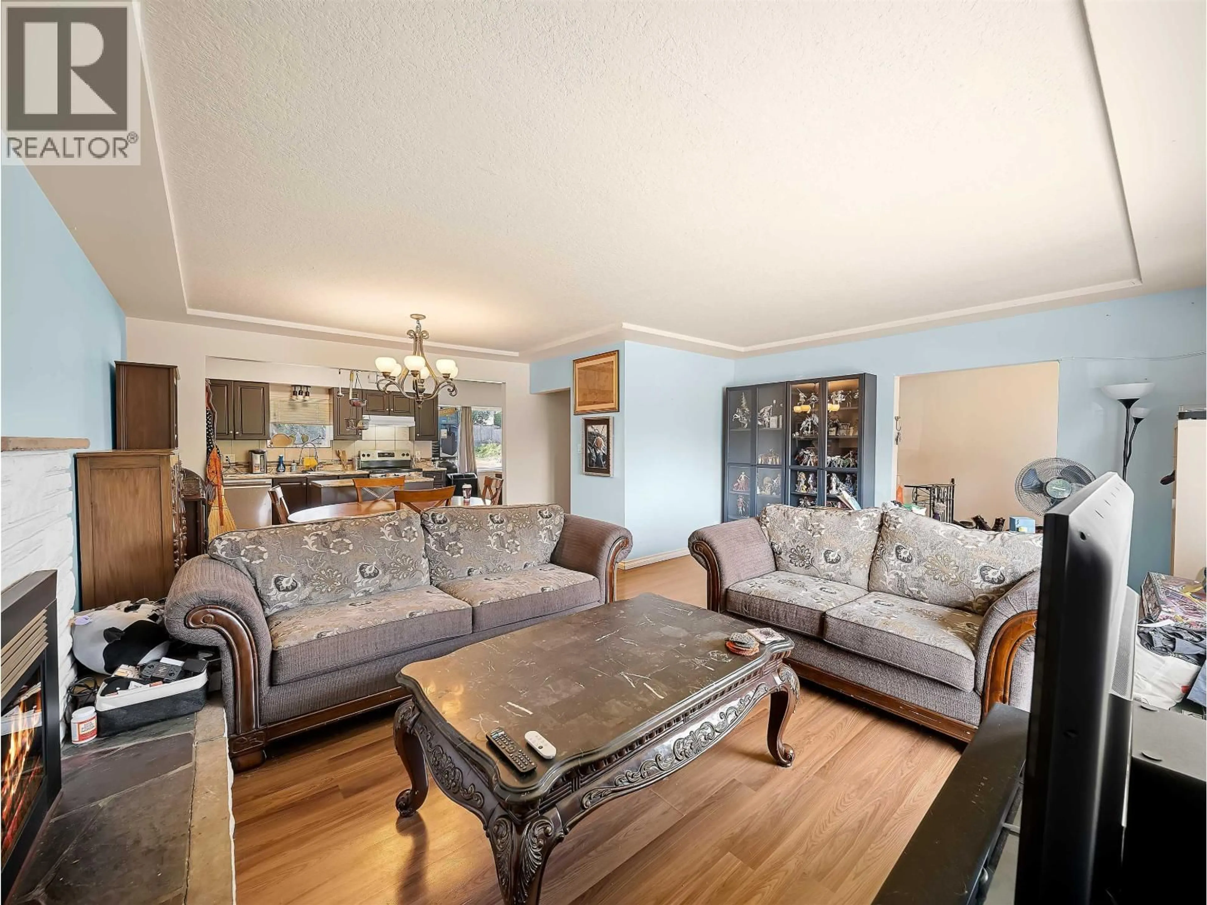 Living room with furniture, wood/laminate floor for 5987 MALVERN AVENUE, Burnaby British Columbia V5E3E7