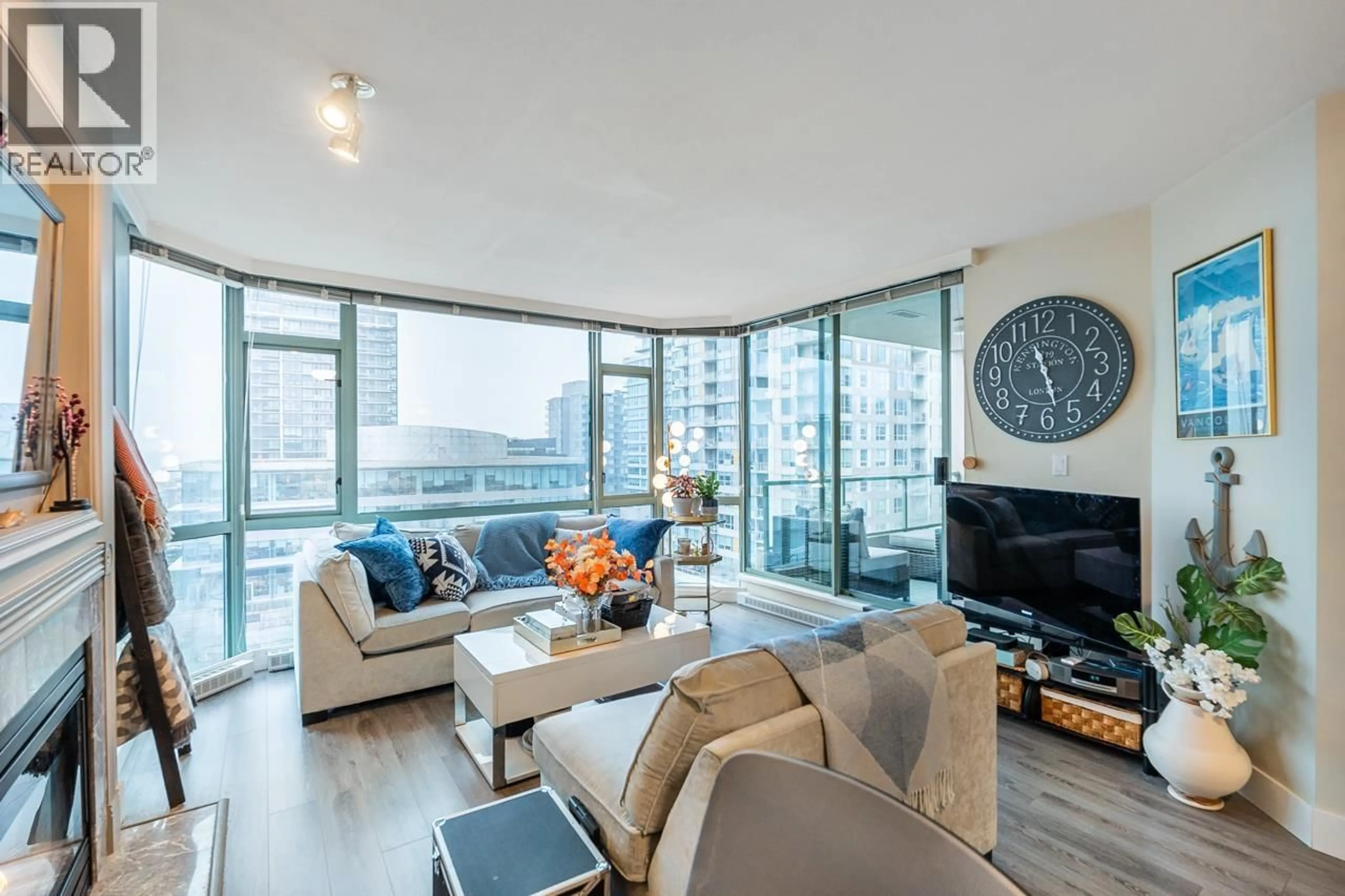 Living room with furniture, unknown for 903 - 140 14TH STREET, North Vancouver British Columbia V7L2N3