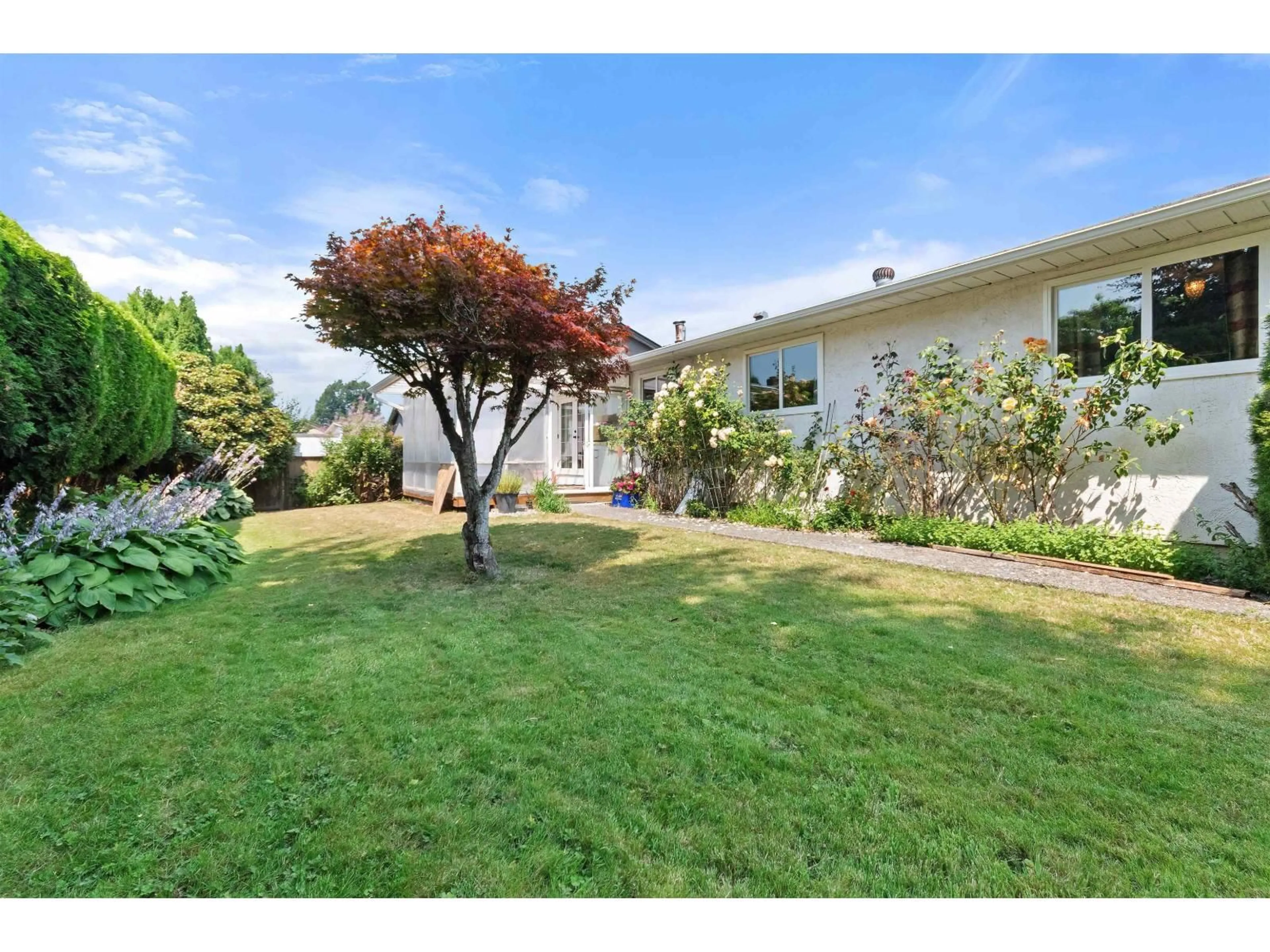 A pic from outside/outdoor area/front of a property/back of a property/a pic from drone, street for 45268 LENORA CRESCENT, Chilliwack British Columbia V2P7C4