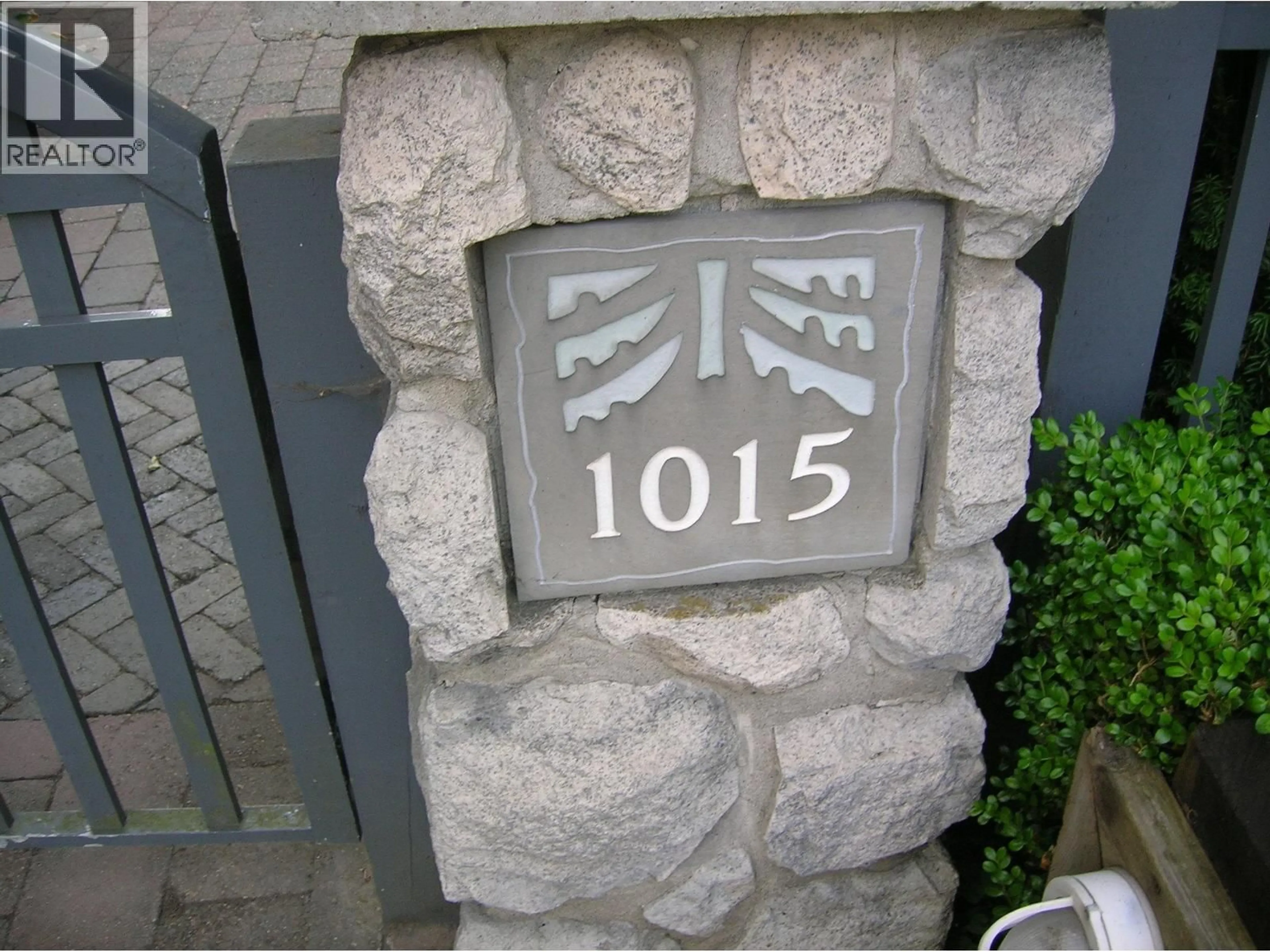 Indoor entryway for 11 - 1015 LYNN VALLEY ROAD, North Vancouver British Columbia V7J1Z6