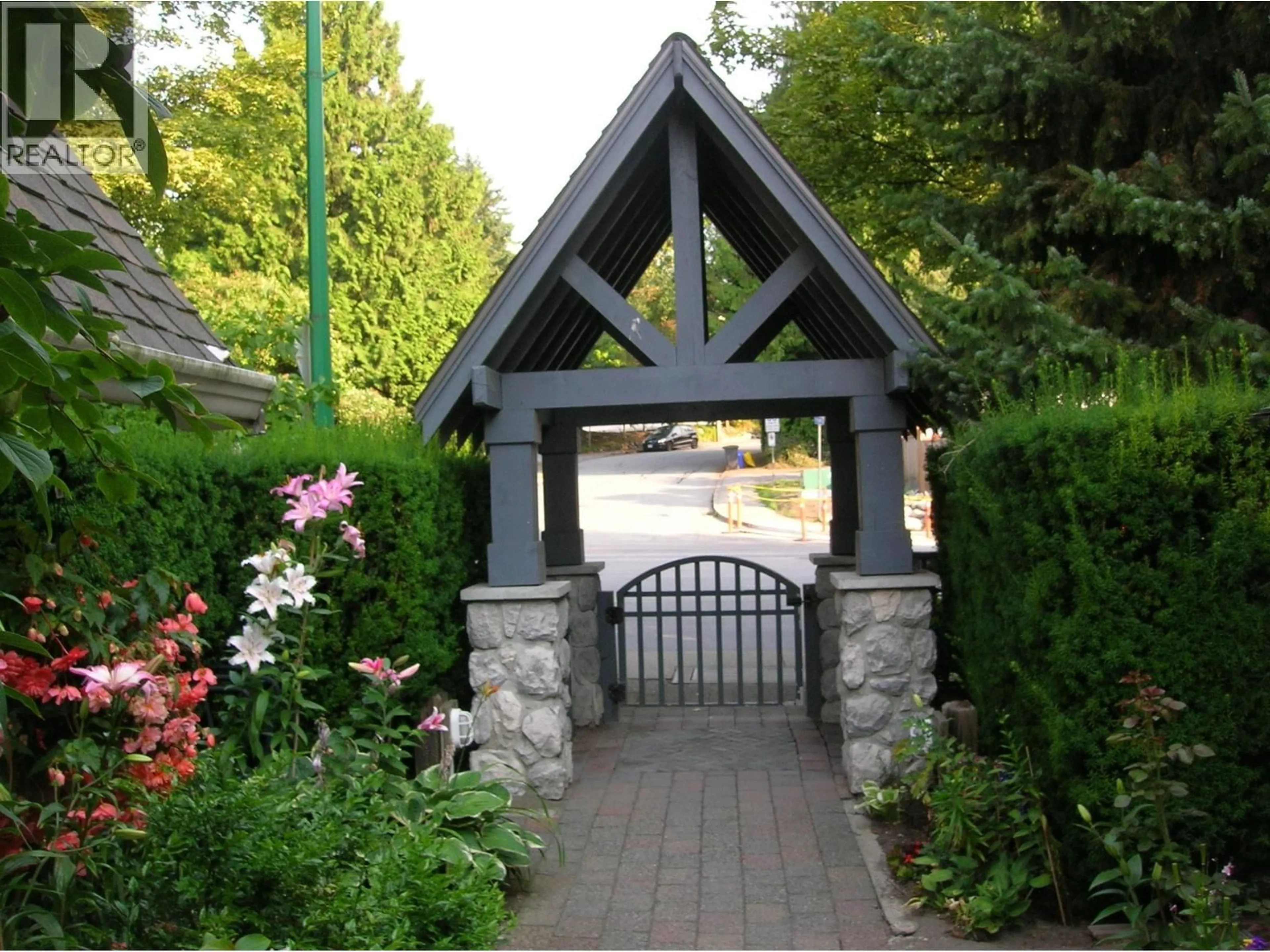 Unknown for 11 - 1015 LYNN VALLEY ROAD, North Vancouver British Columbia V7J1Z6