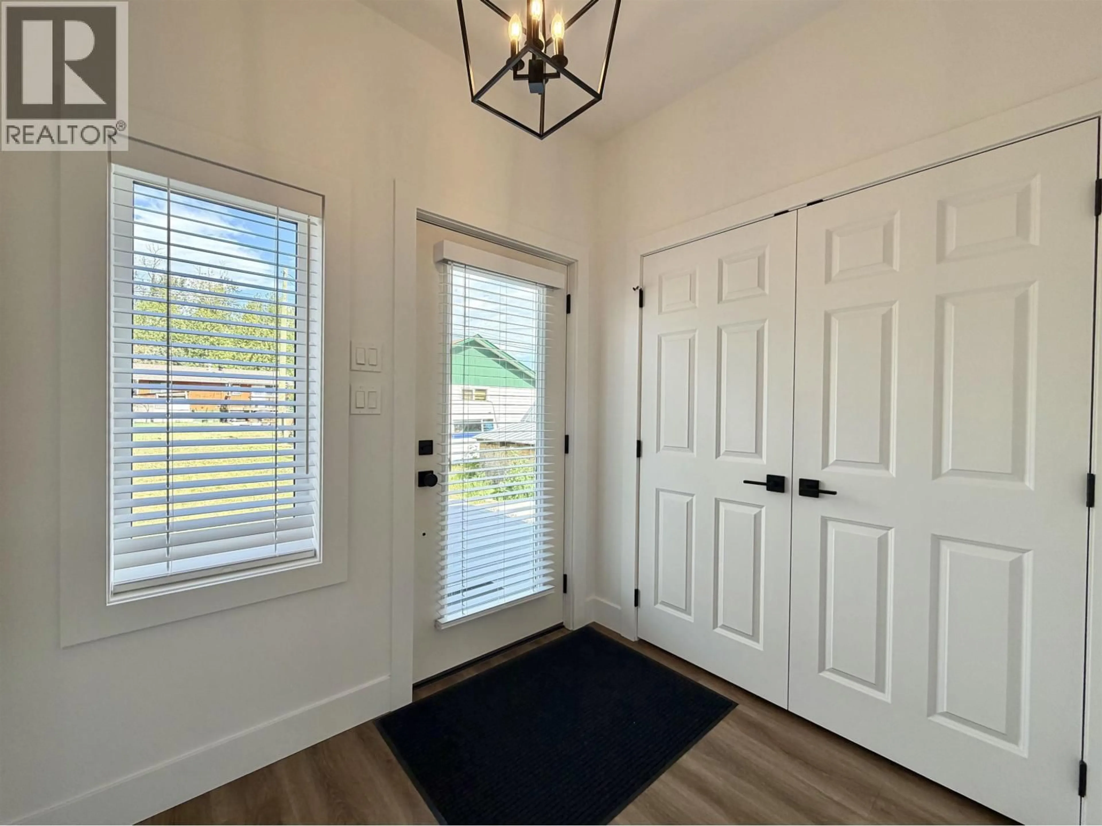 Indoor entryway for 3418 RAILWAY AVENUE, Smithers British Columbia V0J2N0