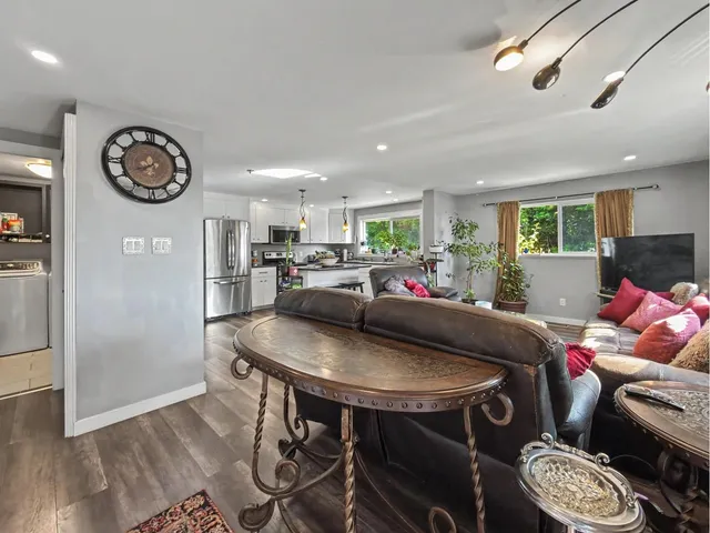 10 - 32151 LOUGHEED HIGHWAY, Mission 3