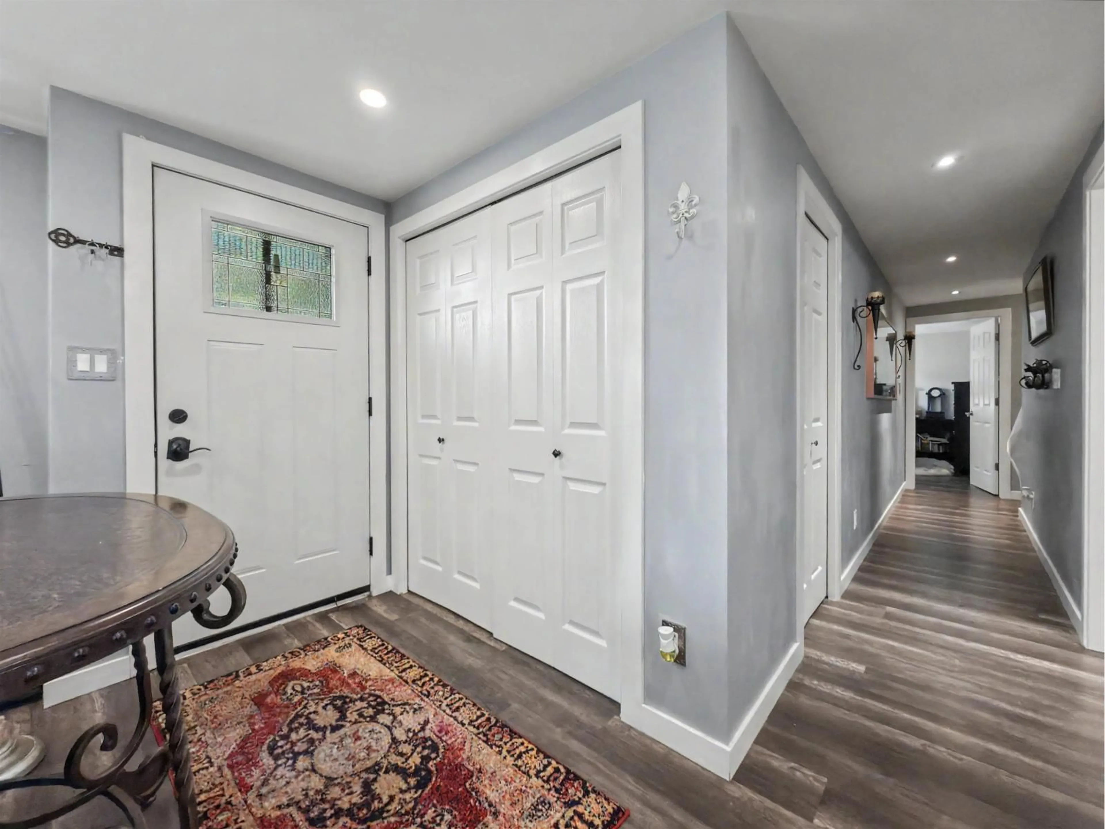 Indoor entryway for 10 - 32151 LOUGHEED HIGHWAY, Mission British Columbia V2V1A3