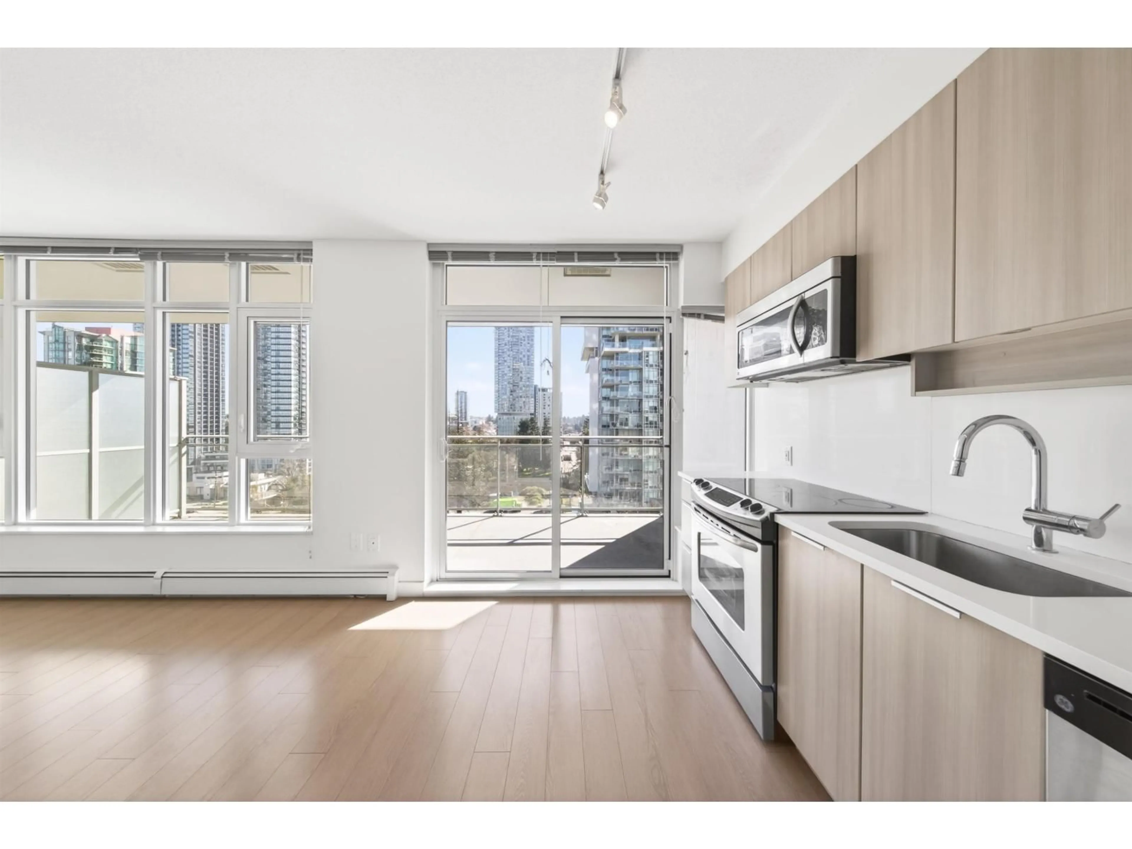 Standard kitchen, unknown for 810 - 13308 CENTRAL AVENUE, Surrey British Columbia V3T0M4