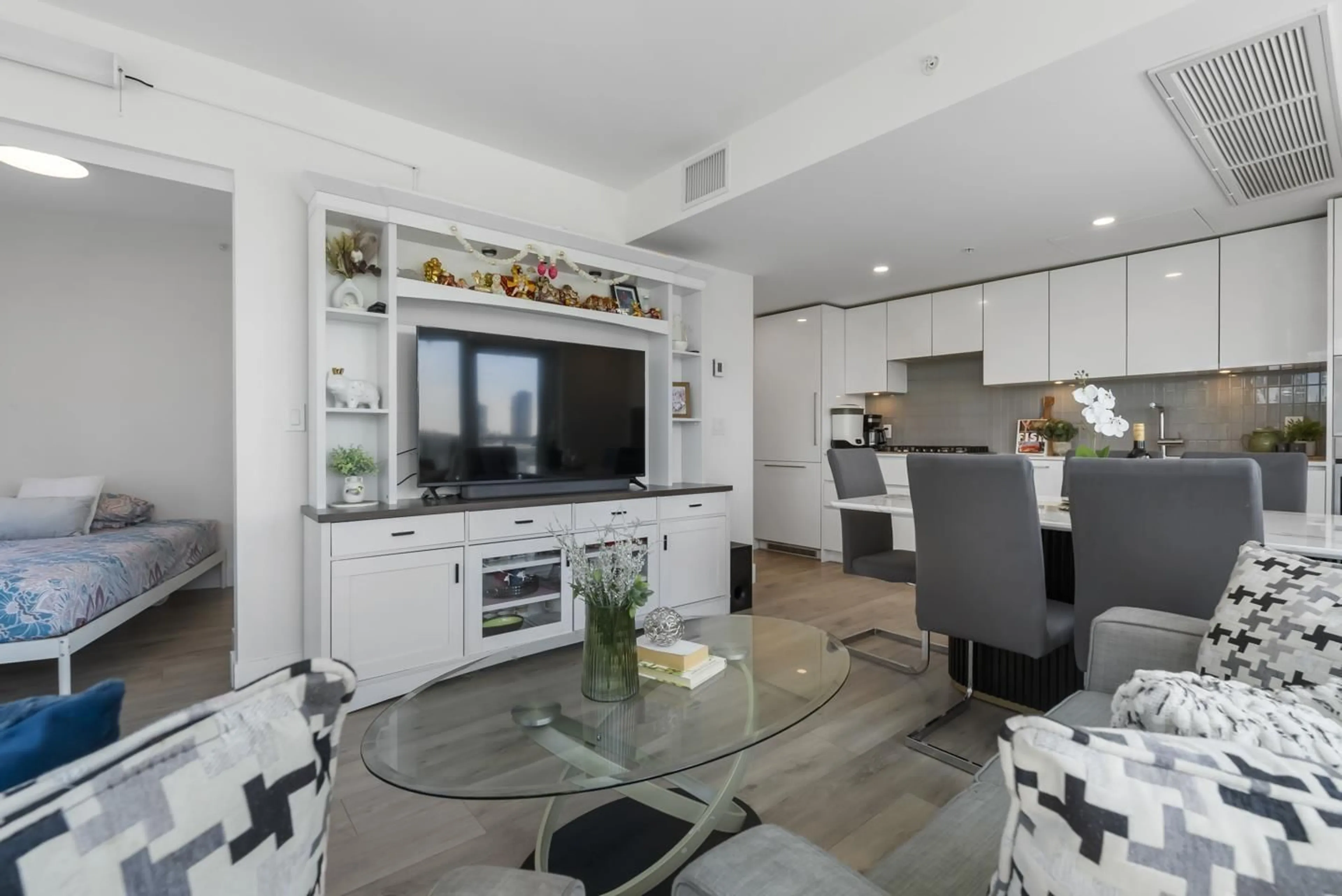 Unknown for 308 - 10428 WHALLEY BOULEVARD, Surrey British Columbia V3T0W2