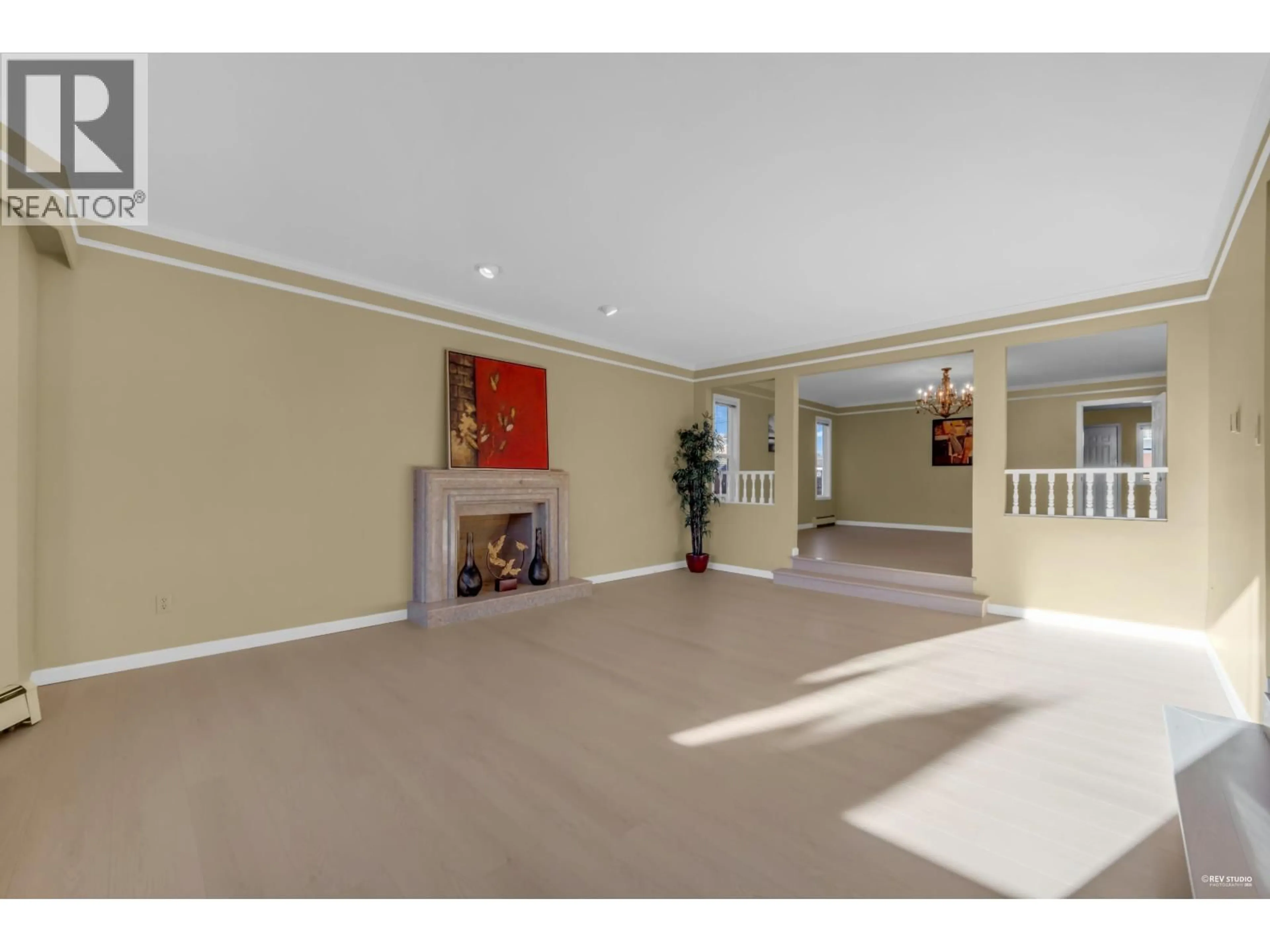 Unknown for 2445 W 19TH AVENUE, Vancouver British Columbia V6L1C8
