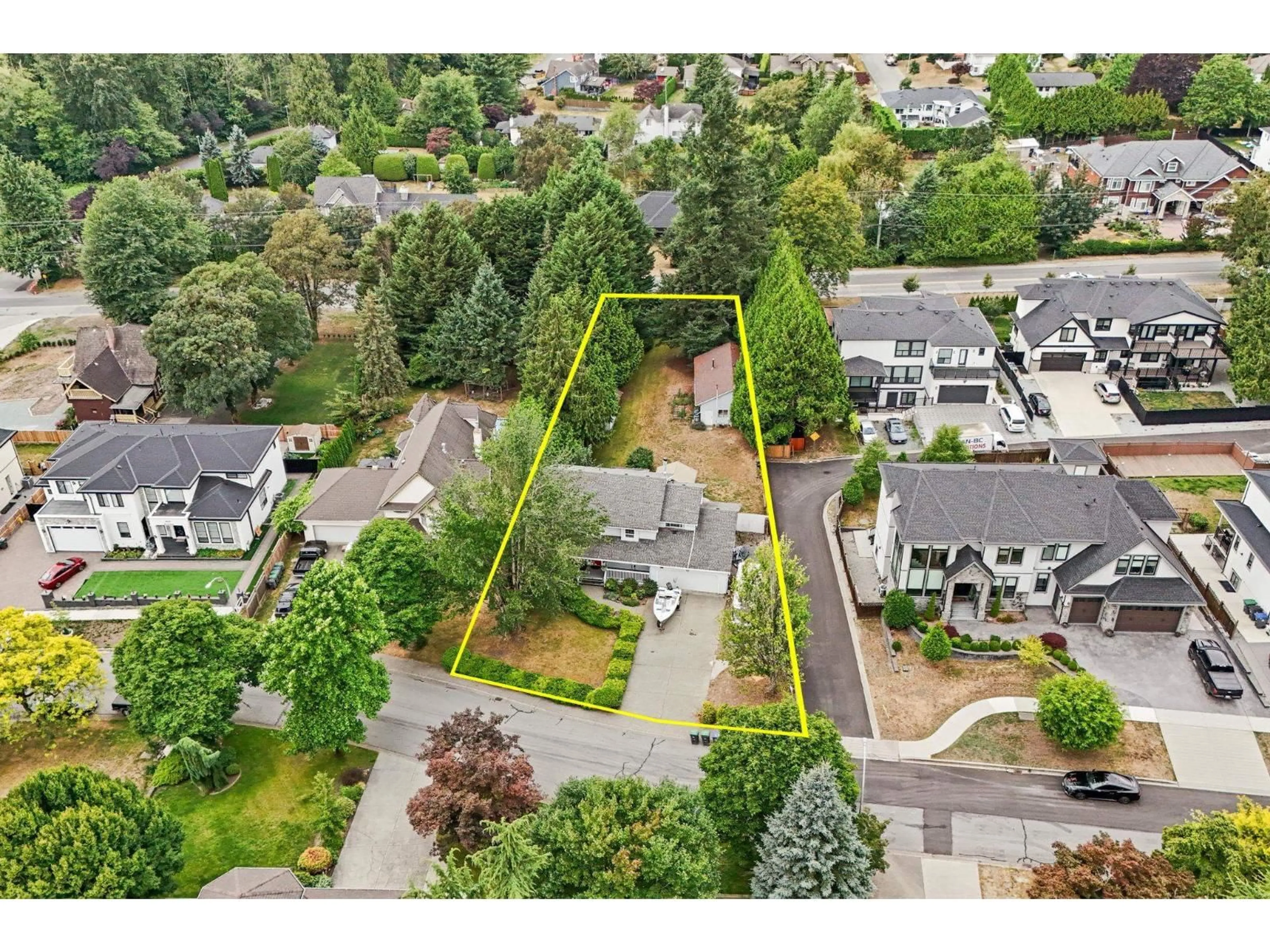 A pic from outside/outdoor area/front of a property/back of a property/a pic from drone, street for 5455 184A STREET, Surrey British Columbia V3S8L4