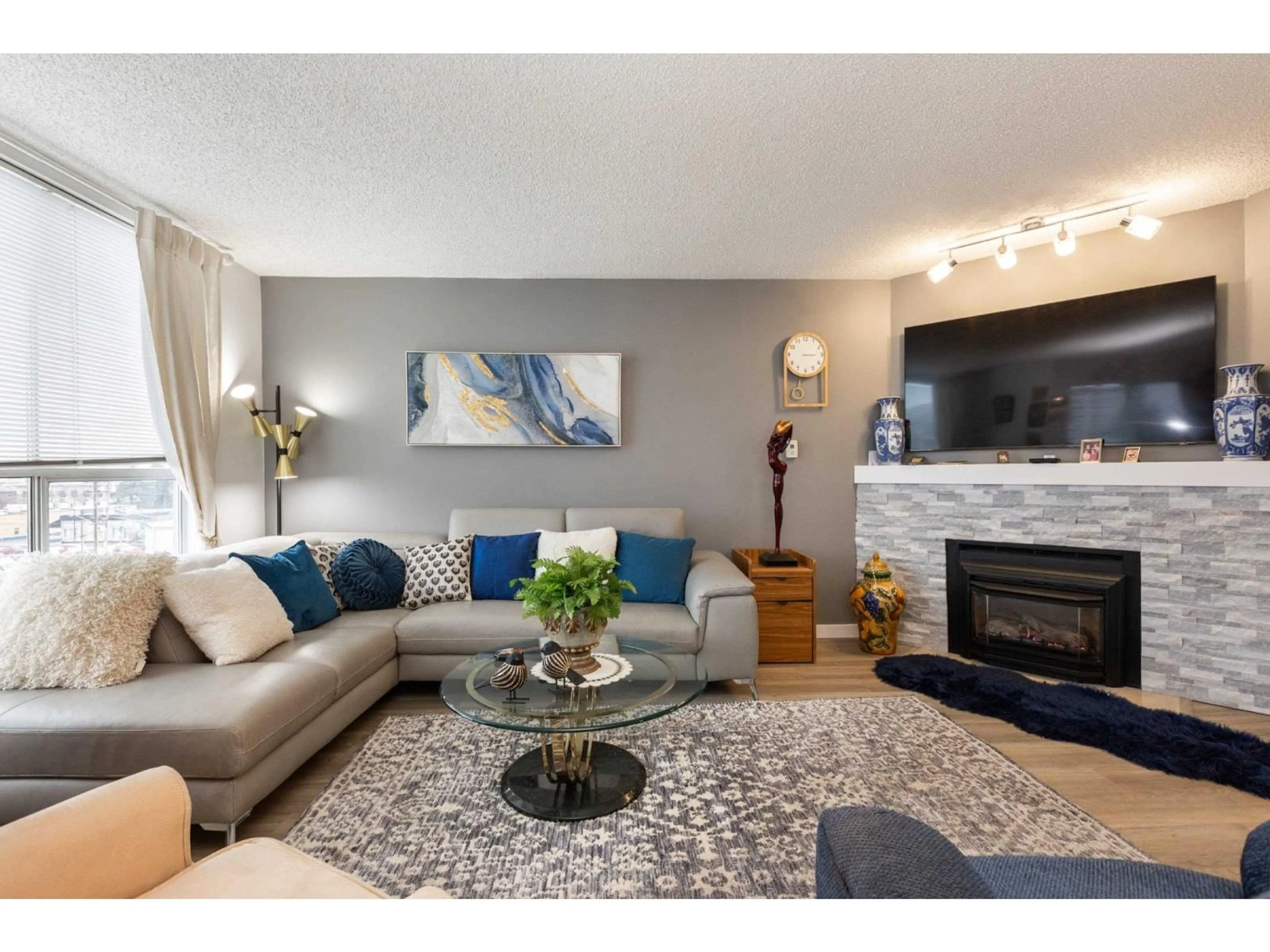 Living room with furniture, unknown for 501 - 45765 SPADINA AVENUE, Chilliwack British Columbia V2P1T5