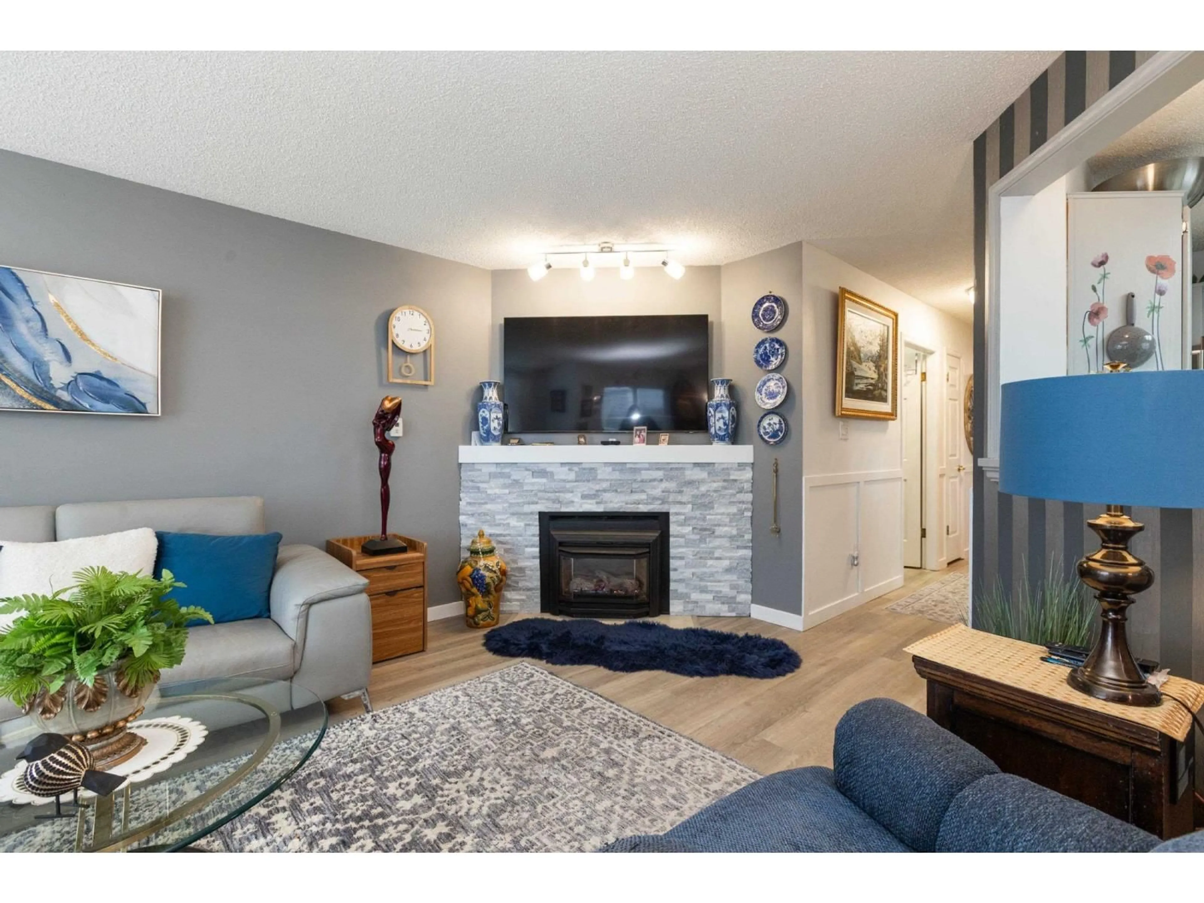 Living room with furniture, unknown for 501 - 45765 SPADINA AVENUE, Chilliwack British Columbia V2P1T5