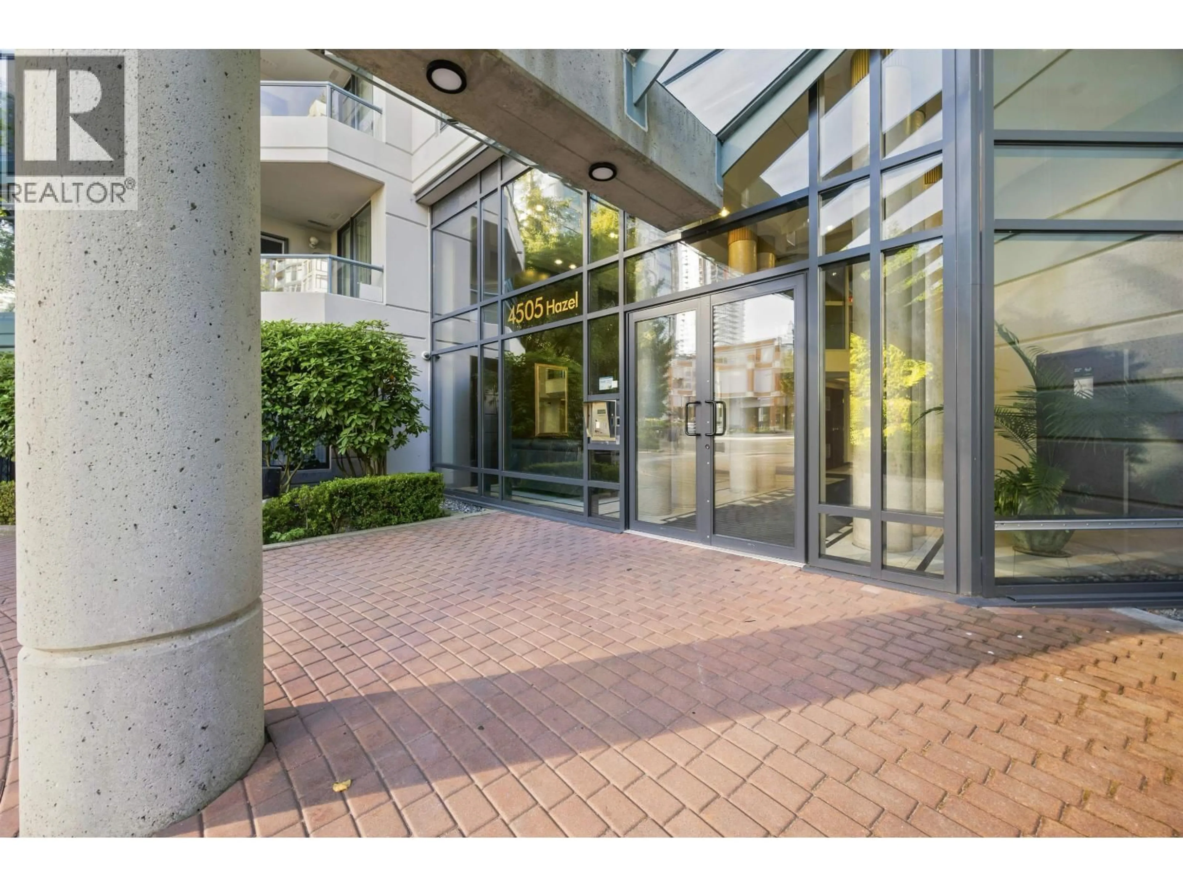 Indoor foyer for 705 - 4505 HAZEL STREET STREET, Burnaby British Columbia V5H4T1