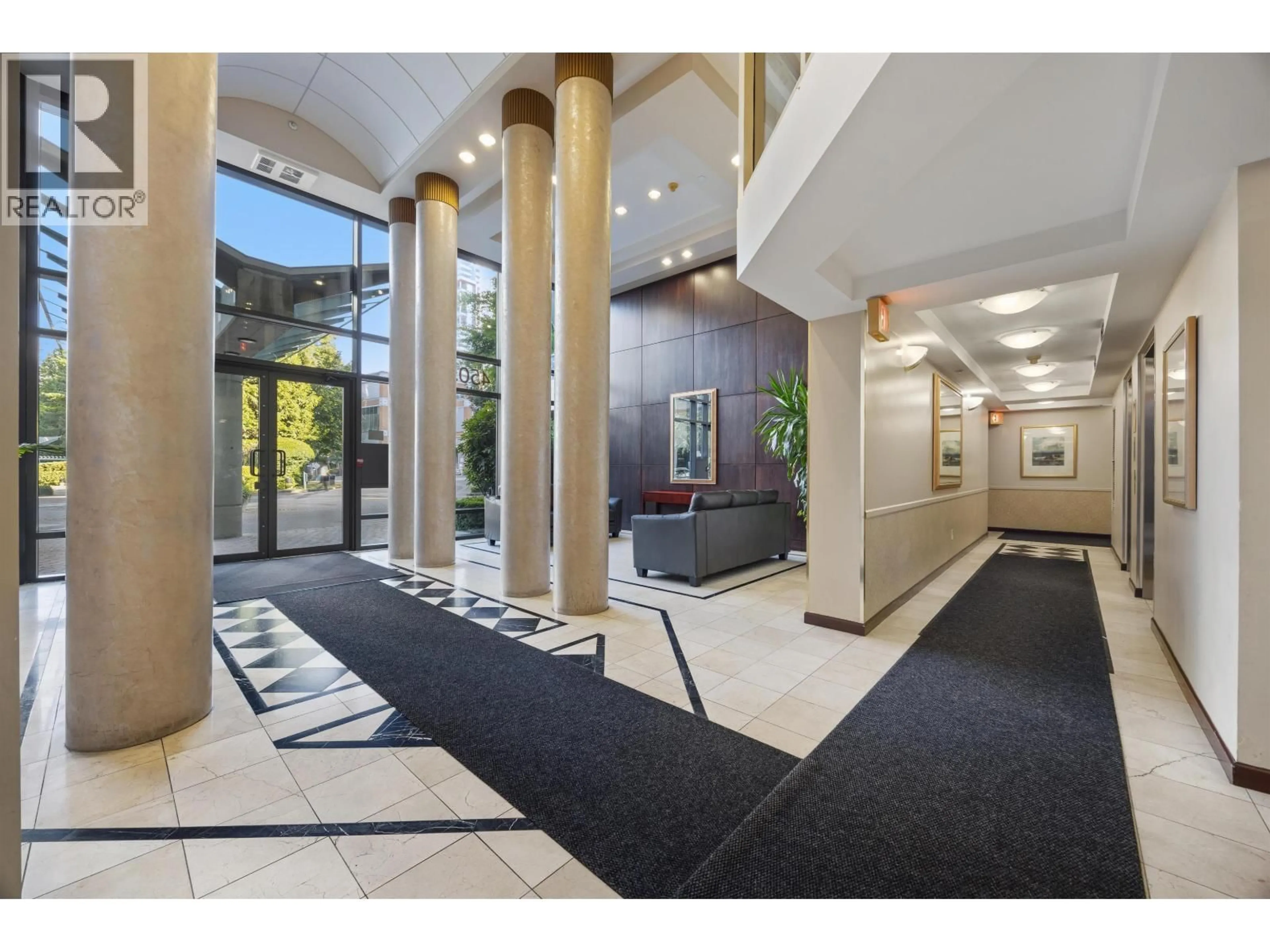 Indoor foyer for 705 - 4505 HAZEL STREET STREET, Burnaby British Columbia V5H4T1