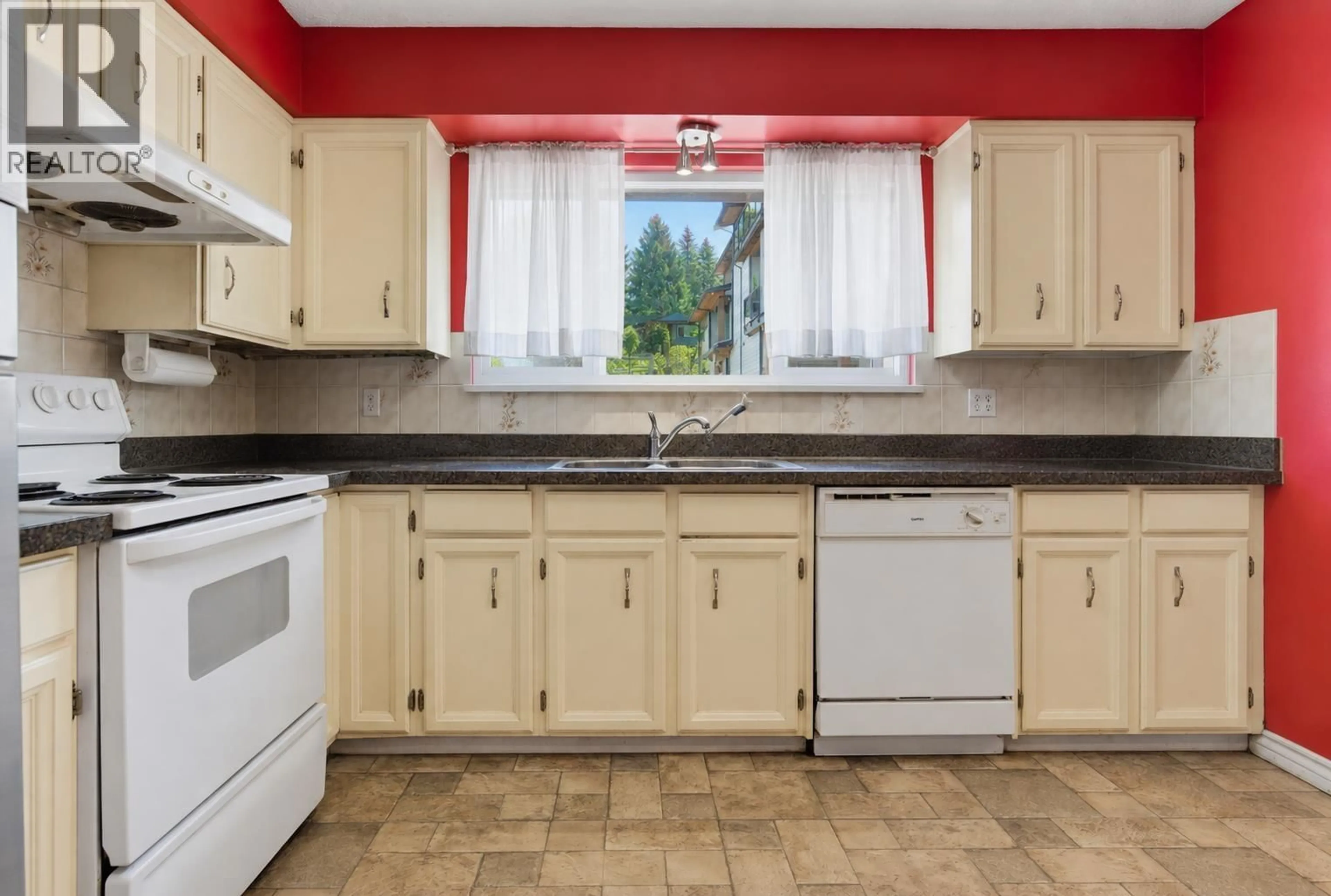 Standard kitchen, ceramic/tile floor for 3204 MARINER WAY, Coquitlam British Columbia V3C4K7