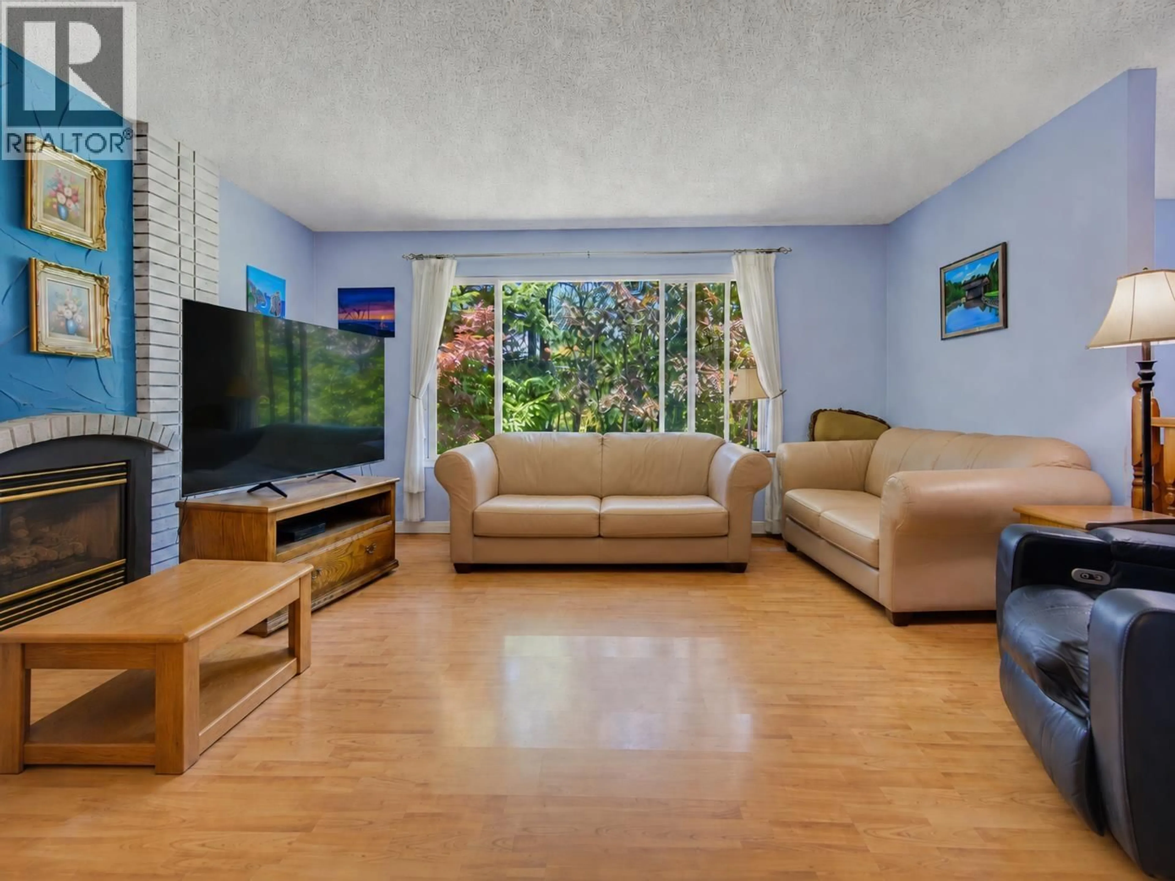 Living room with furniture, unknown for 3204 MARINER WAY, Coquitlam British Columbia V3C4K7