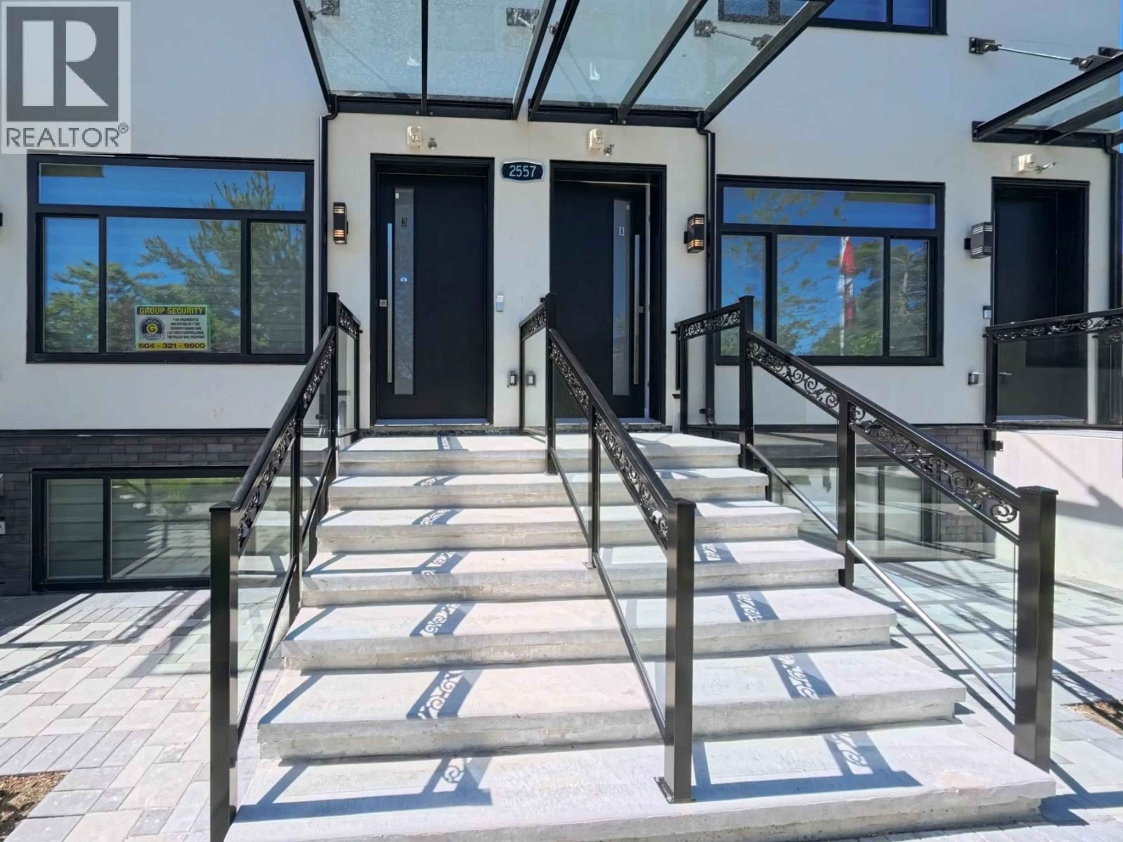Indoor foyer for 2 - 2557 KING EDWARD AVENUE, Vancouver British Columbia V6L1T5