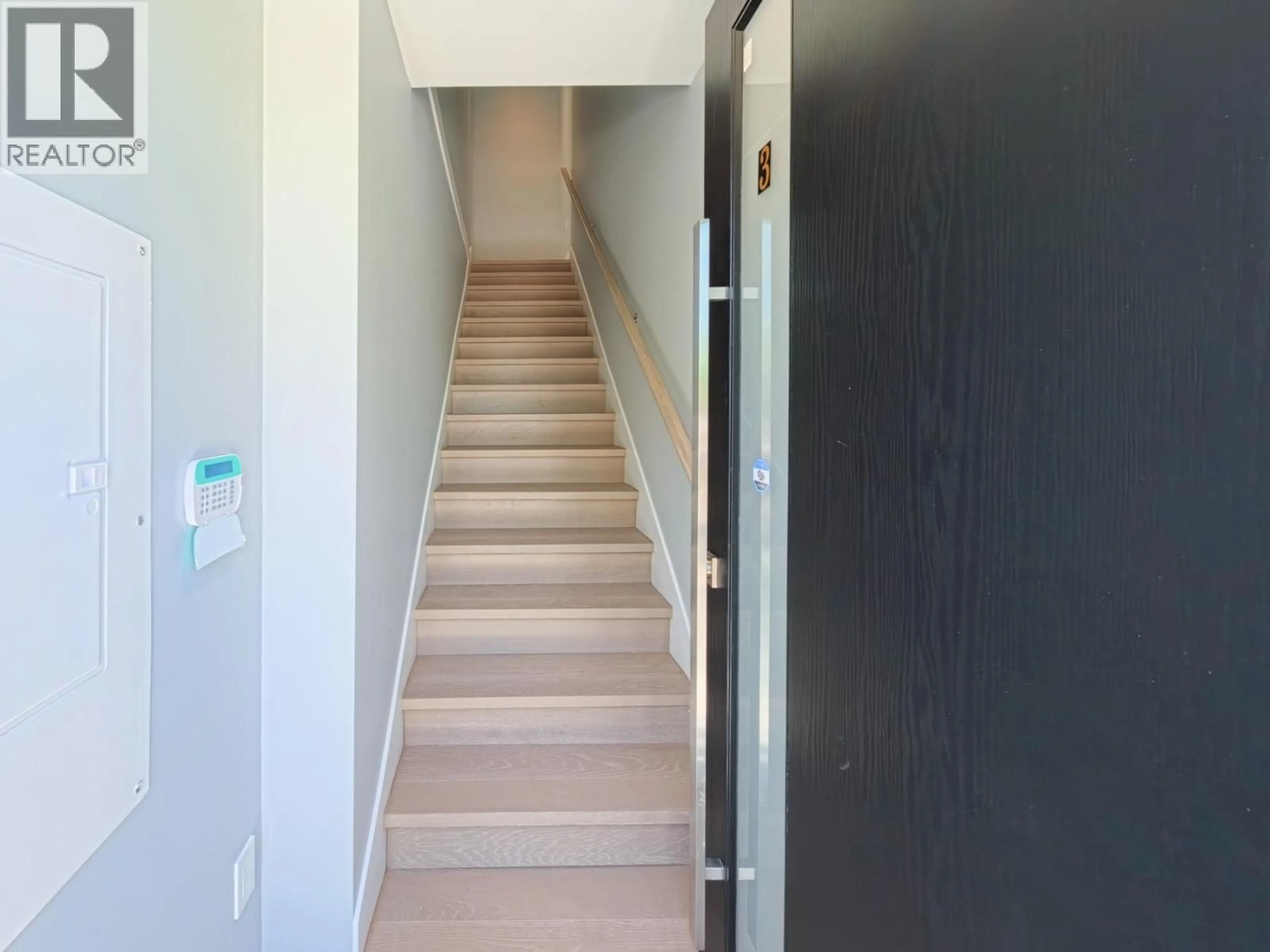 Stairs for 2 - 2557 KING EDWARD AVENUE, Vancouver British Columbia V6L1T5