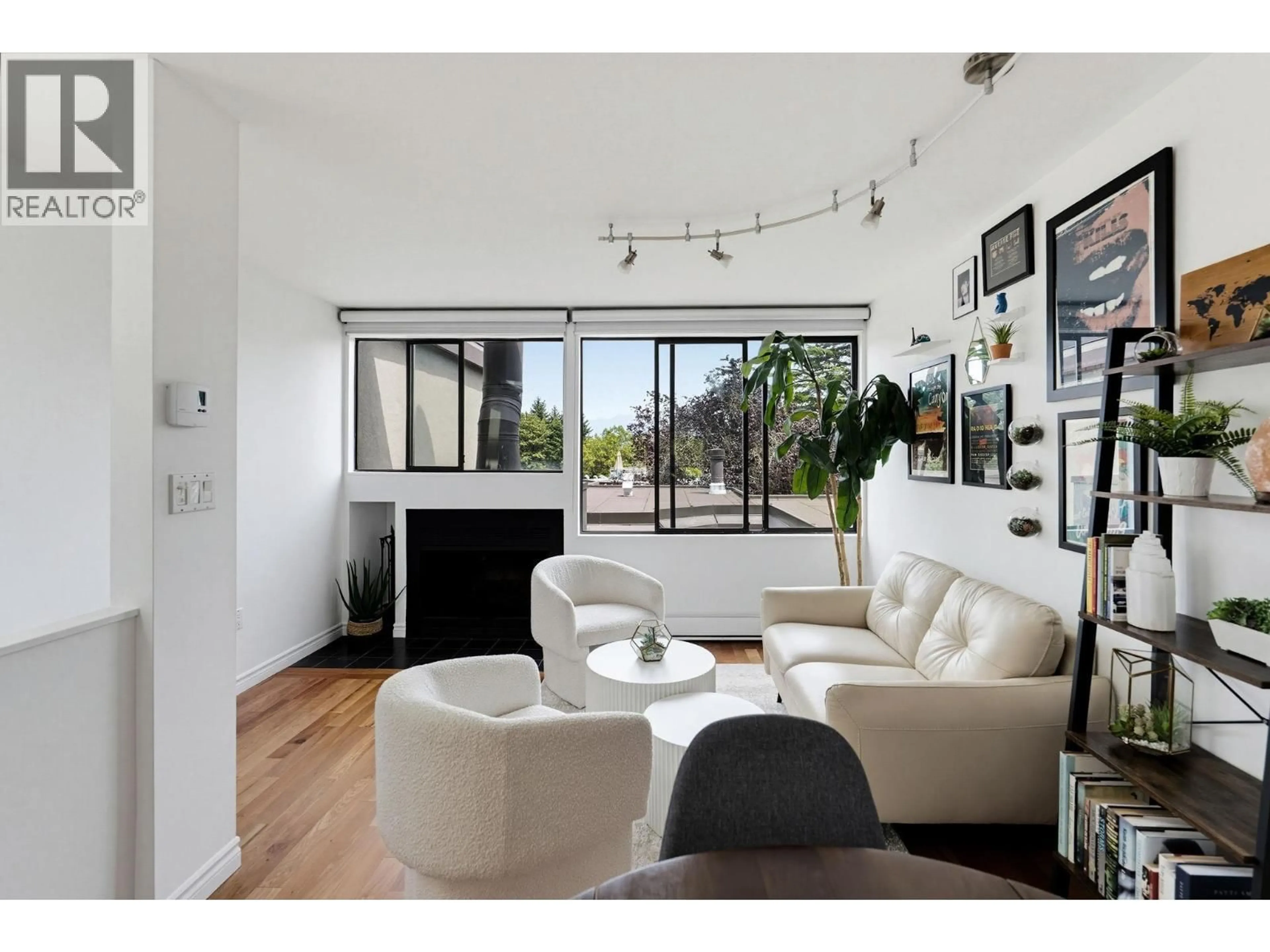 Living room with furniture, unknown for 117 - 811 7TH AVENUE, Vancouver British Columbia V5Z1C2