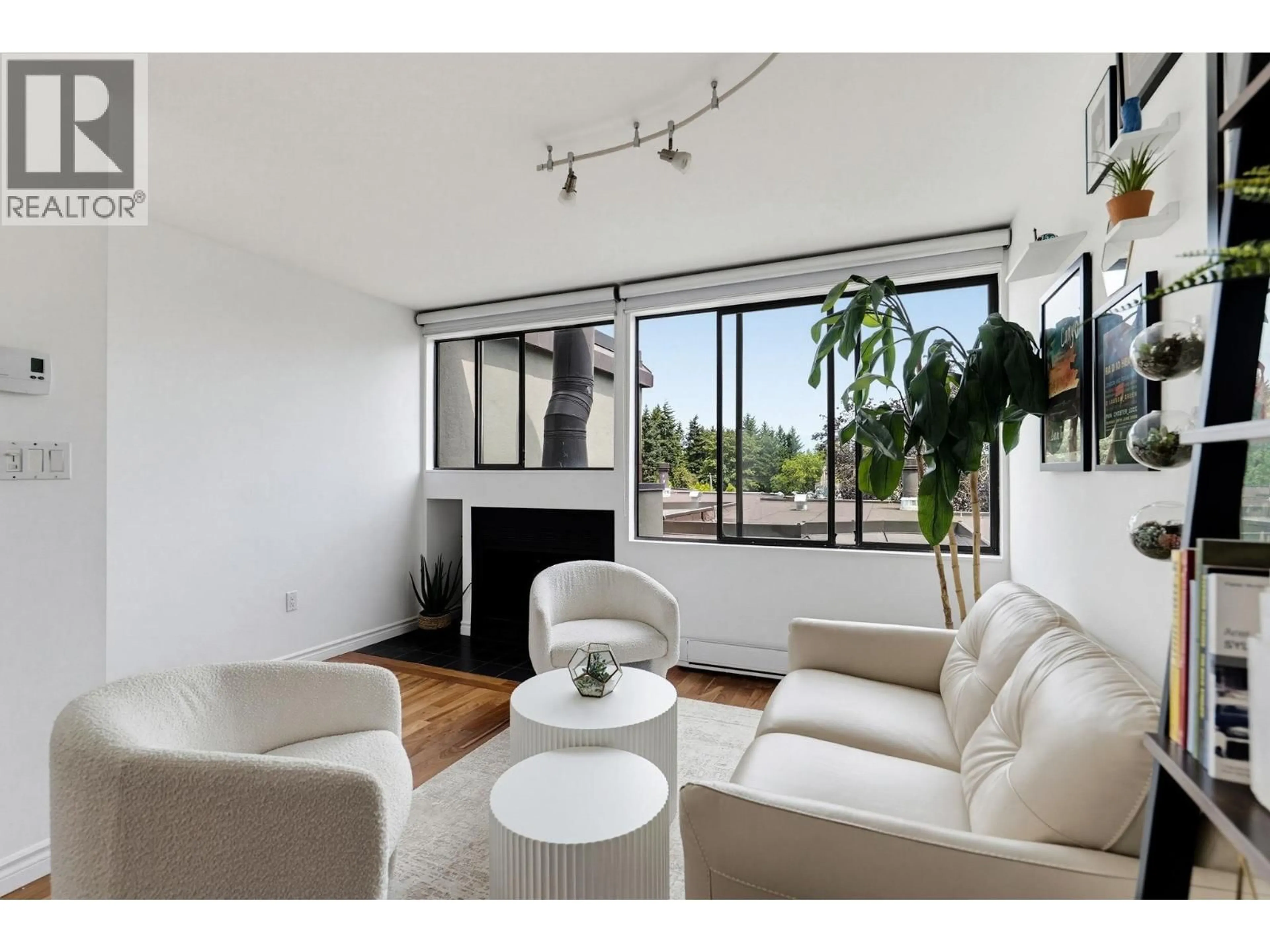 Living room with furniture, unknown for 117 - 811 7TH AVENUE, Vancouver British Columbia V5Z1C2