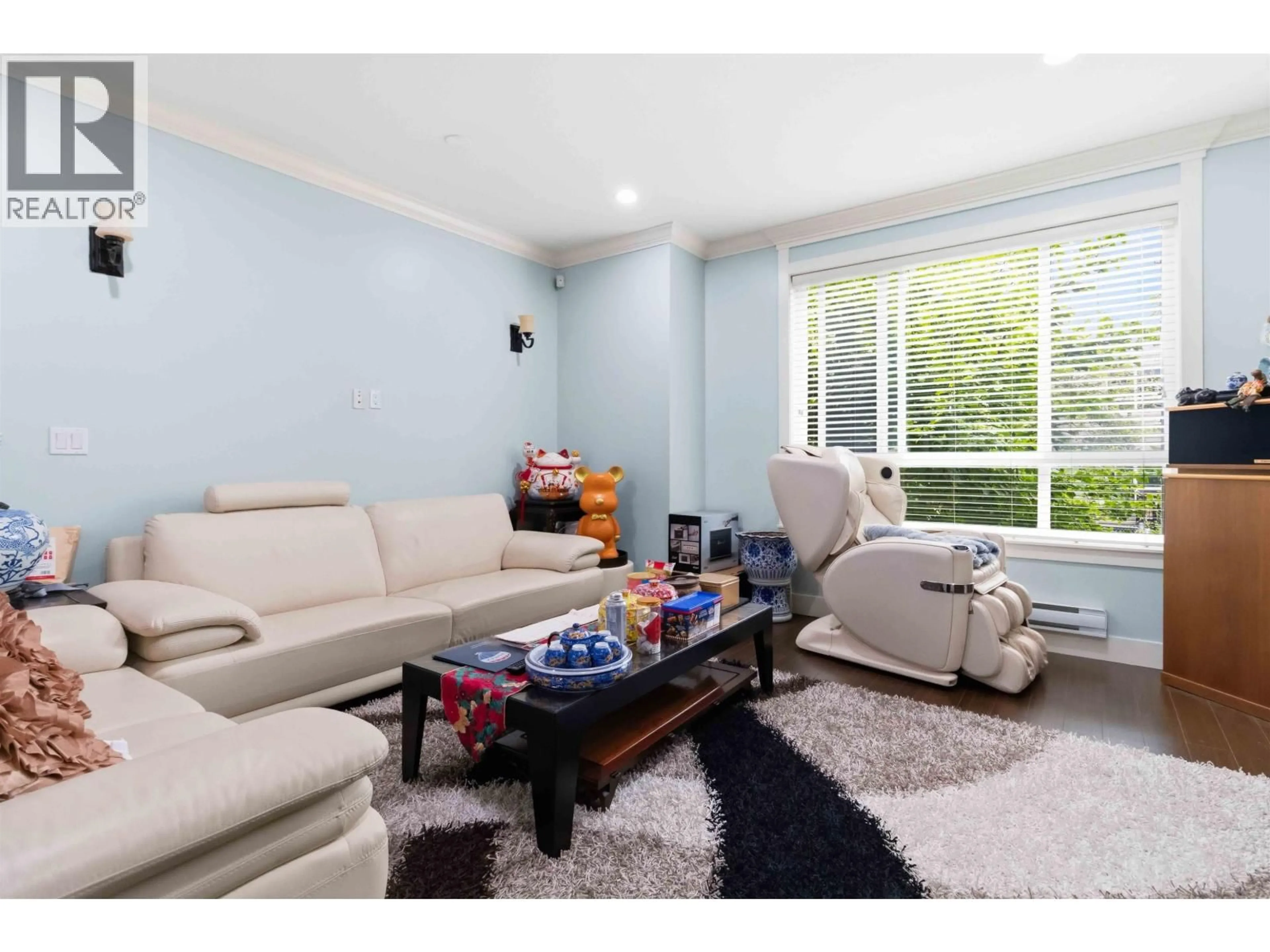 Living room with furniture, wood/laminate floor for 5 - 9391 ALBERTA ROAD, Richmond British Columbia V6Y1T7