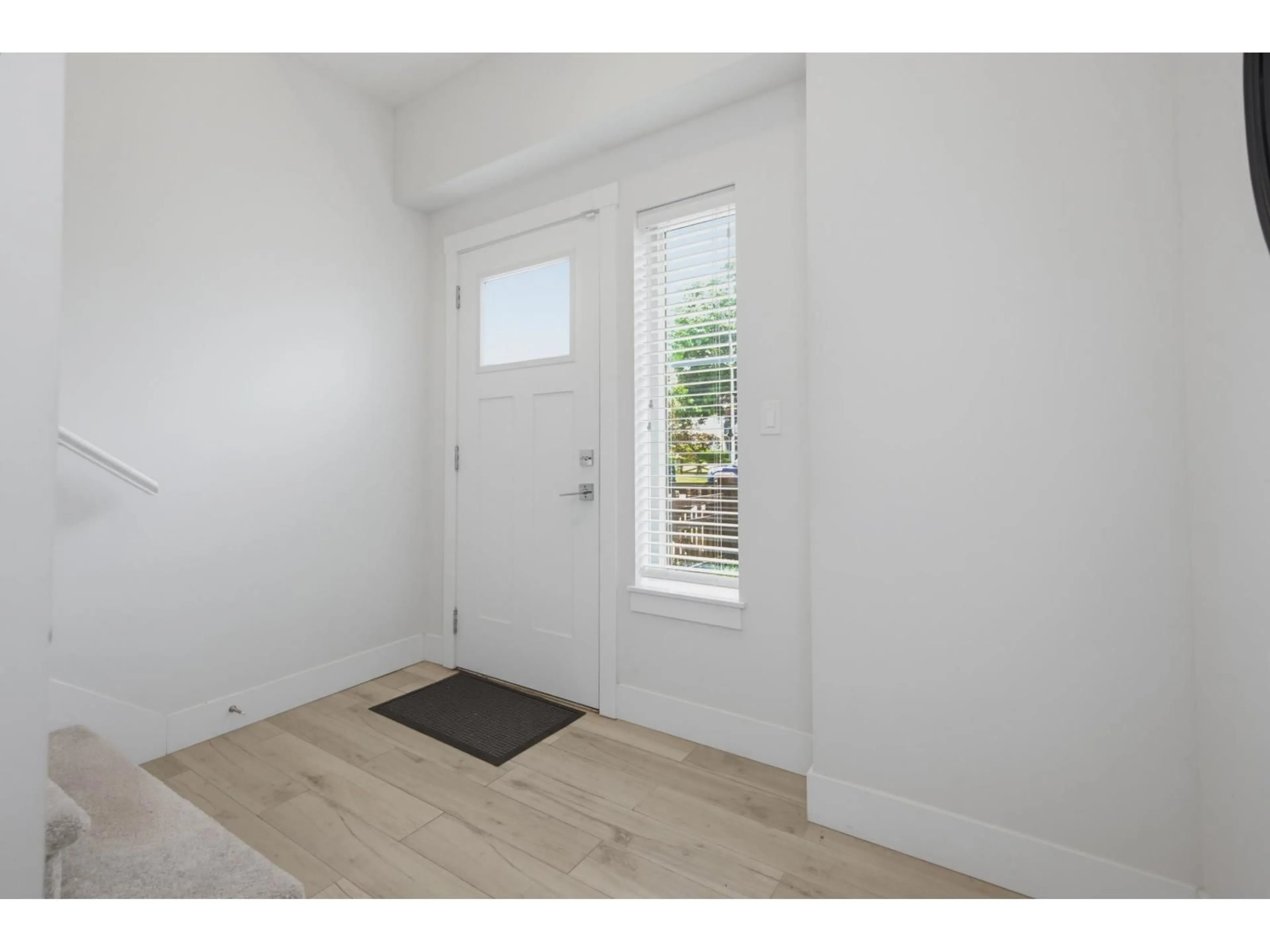 Indoor entryway for 21 - 22128 48A AVENUE, Langley British Columbia V3A0L6