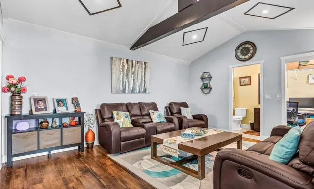 18240 64 AVENUE, Surrey 3