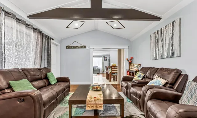 18240 64 AVENUE, Surrey 4
