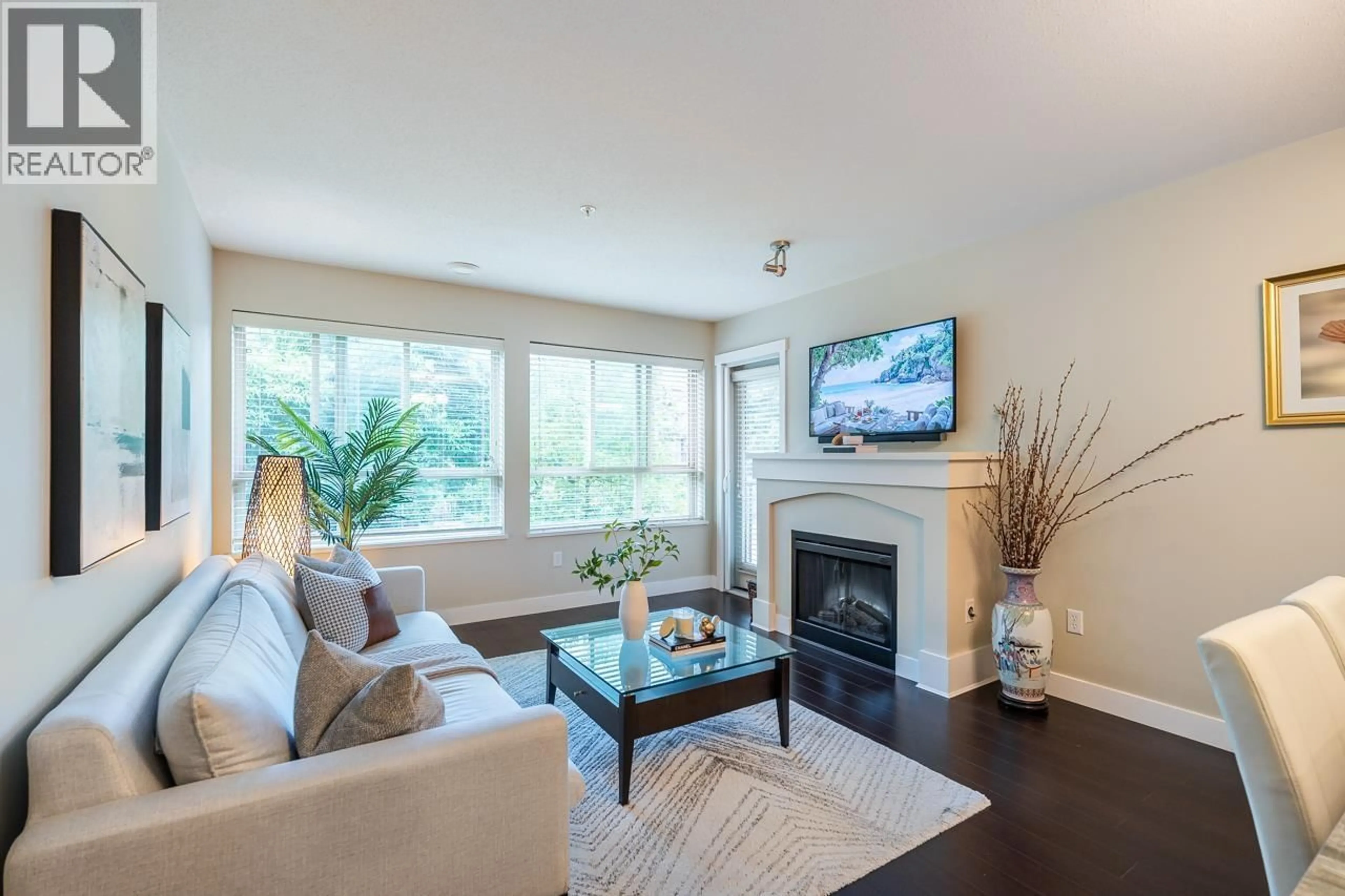 Living room with furniture, wood/laminate floor for 302 - 3110 DAYANEE SPRINGS BOULEVARD, Coquitlam British Columbia V3E0B4
