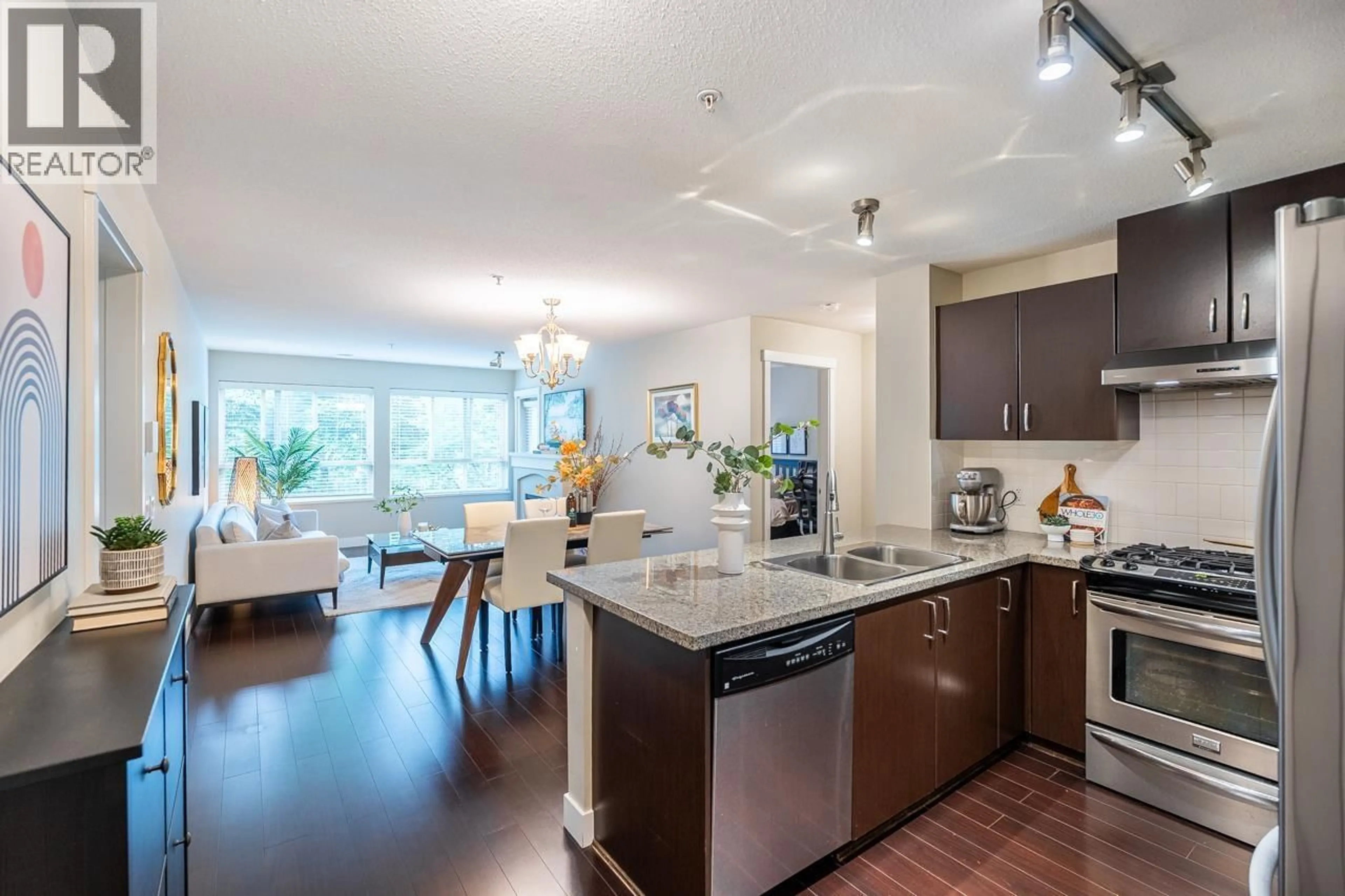 Open concept kitchen, wood/laminate floor for 302 - 3110 DAYANEE SPRINGS BOULEVARD, Coquitlam British Columbia V3E0B4