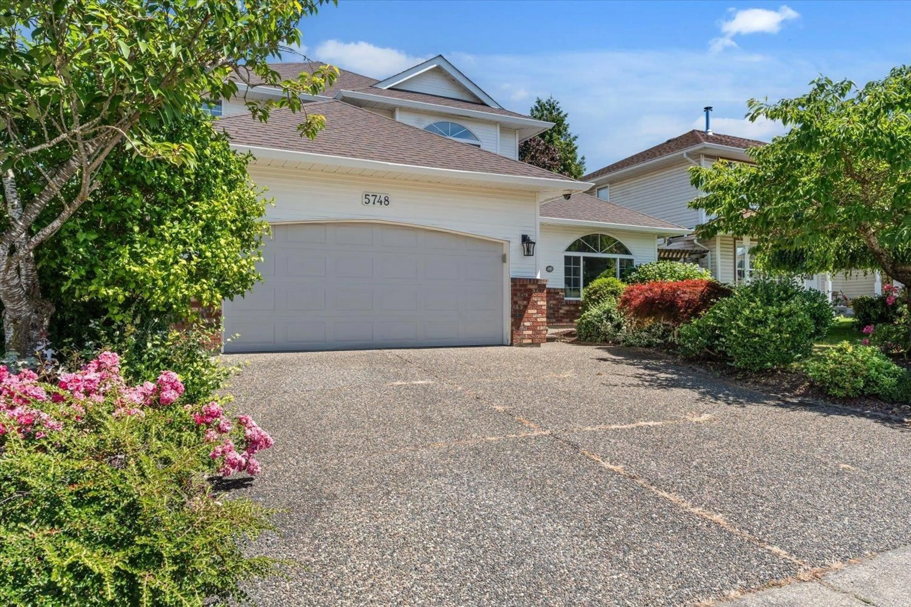 A pic from outside/outdoor area/front of a property/back of a property/a pic from drone, street for 5748 MONTESINA PLACE, Chilliwack British Columbia V2R3E1