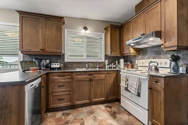 9758 LINWOOD STREET, Chilliwack 5