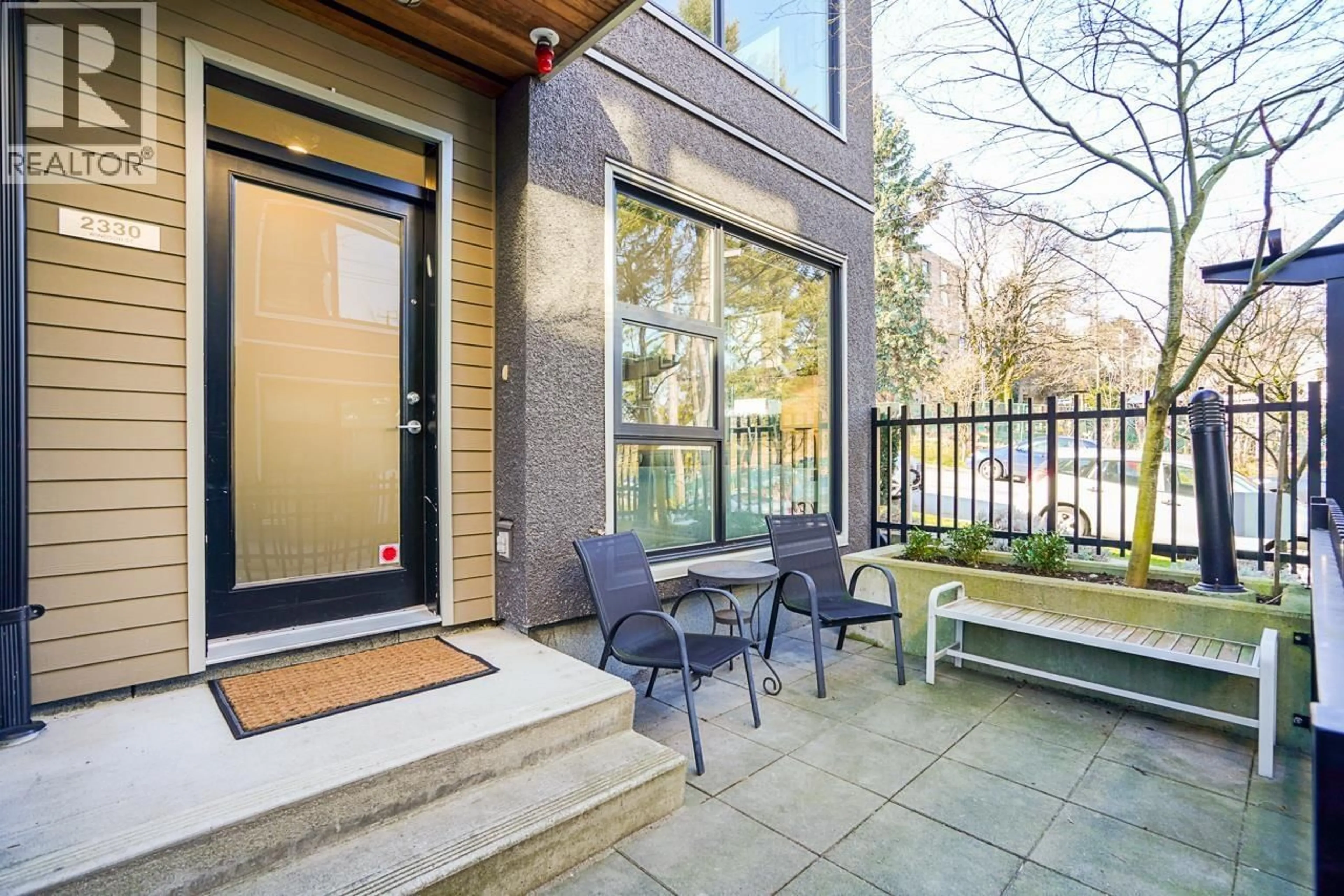 Patio, street for 2330 WINDSOR STREET, Vancouver British Columbia V5T3Z5