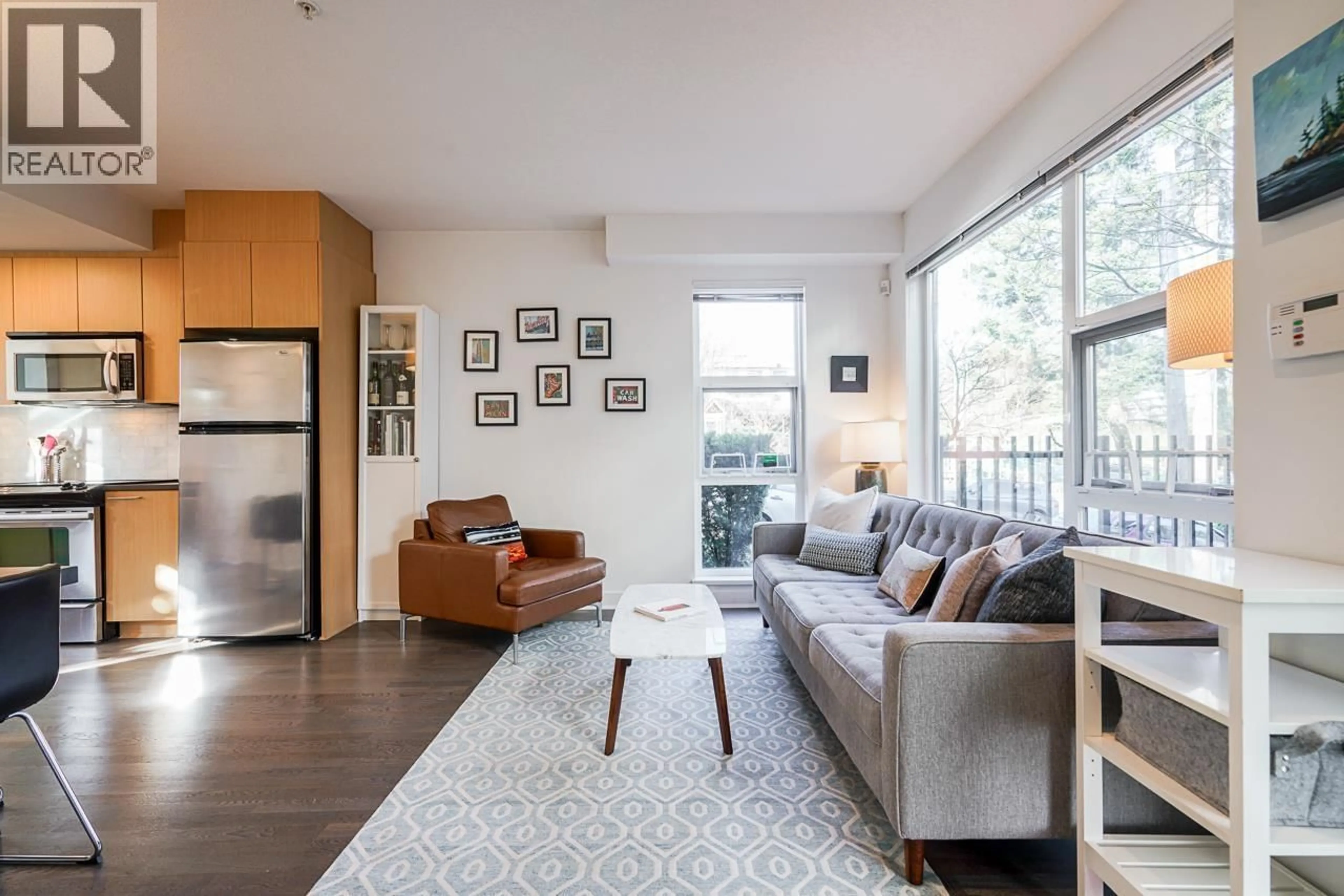 Living room with furniture, unknown for 2330 WINDSOR STREET, Vancouver British Columbia V5T3Z5