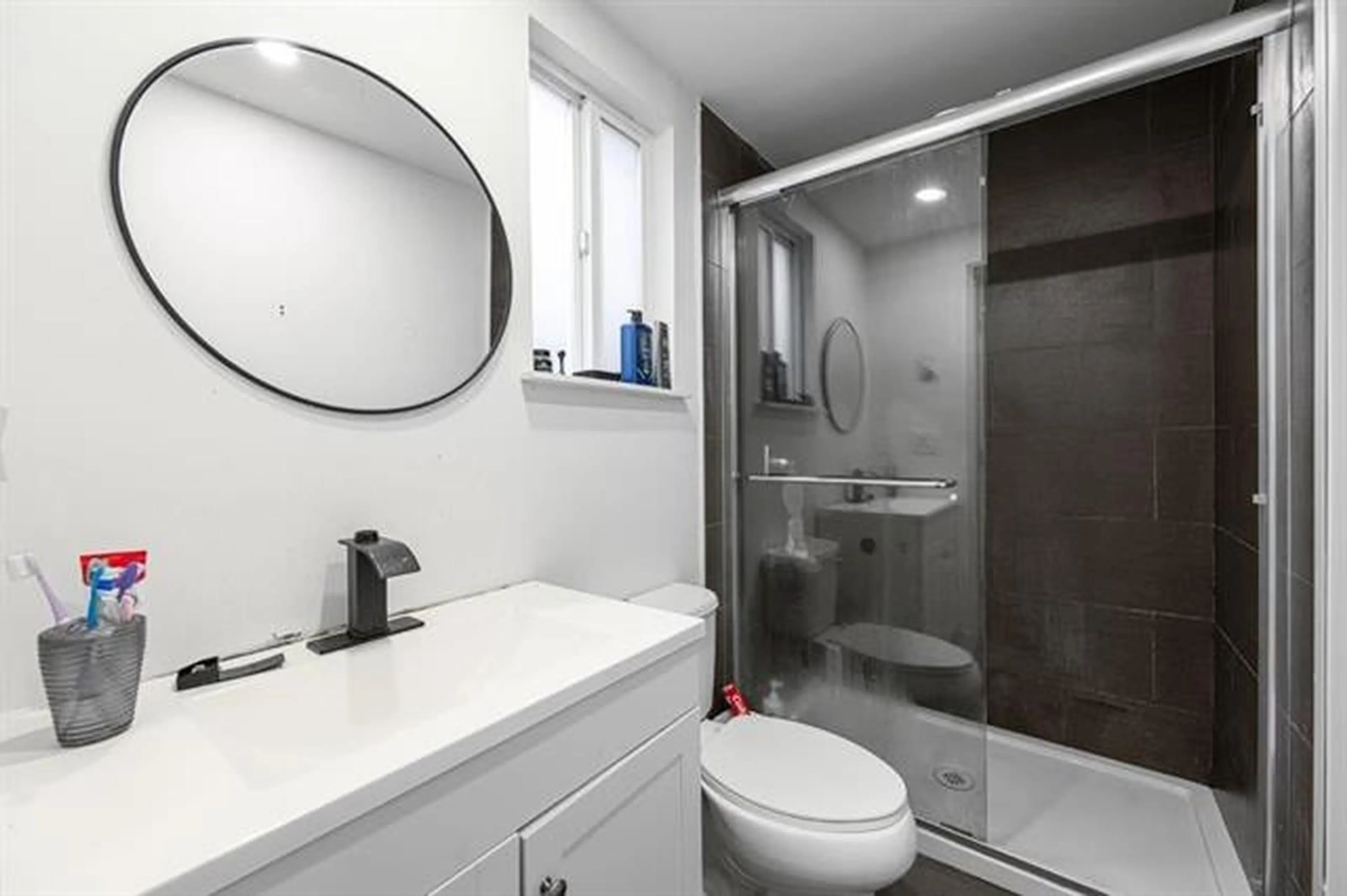 Standard bathroom, ceramic/tile floor for 7366 128A STREET, Surrey British Columbia V3W7G9