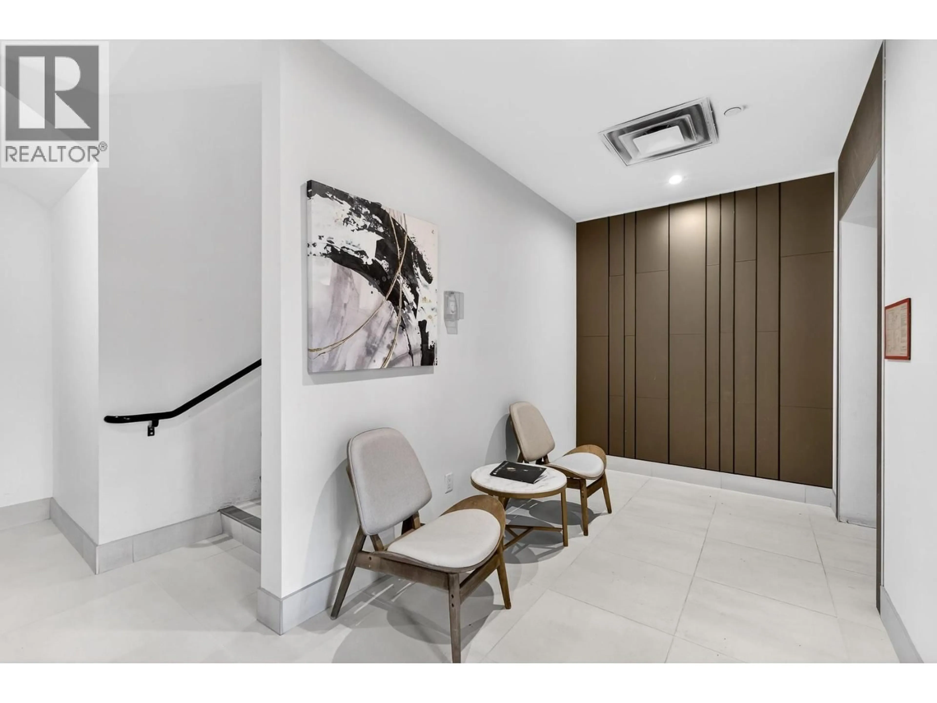Indoor foyer for 308 - 209 20 AVENUE, Vancouver British Columbia V5V1M2
