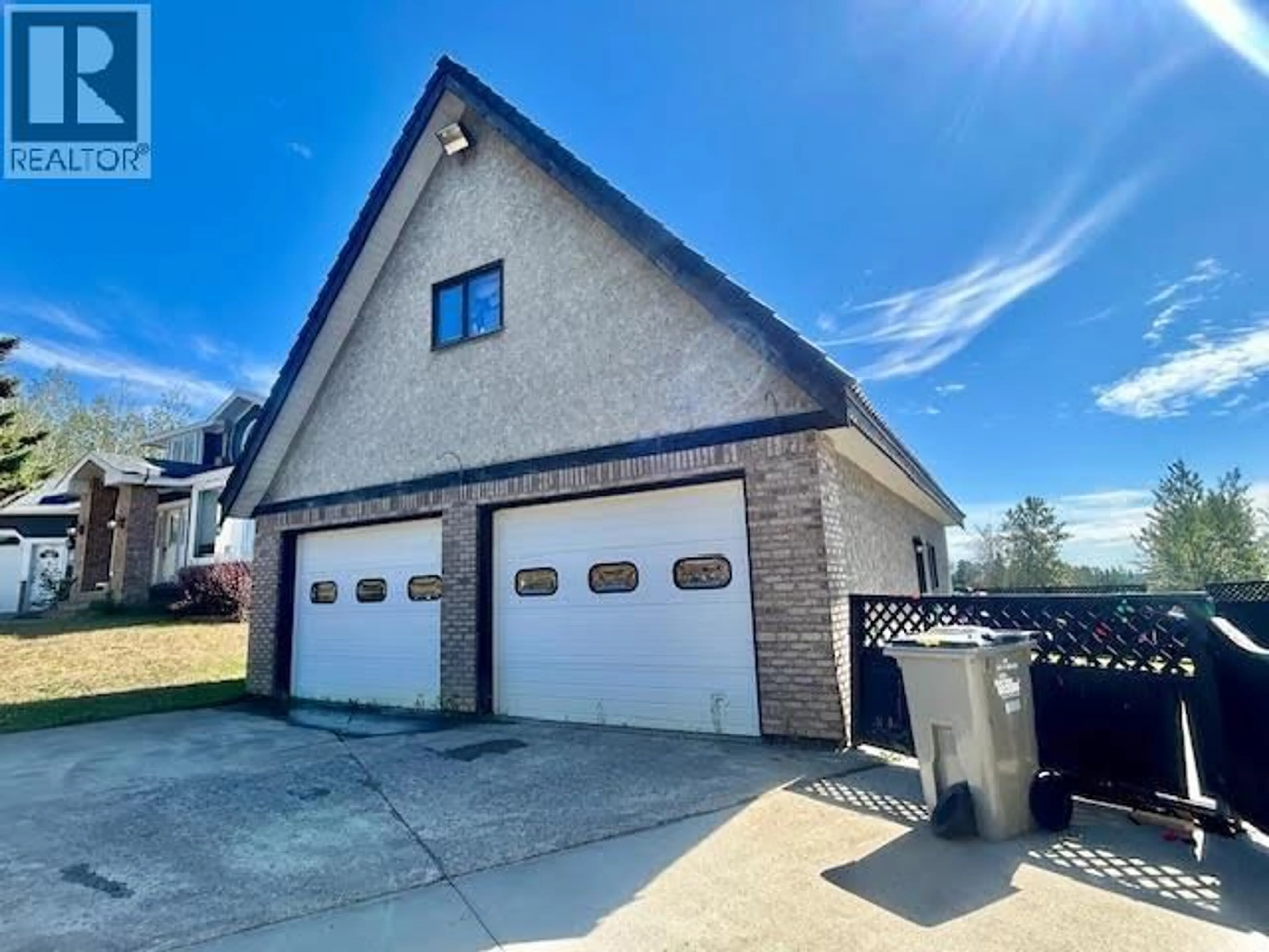 Indoor garage for 5516 MINNAKER CRESCENT, Fort Nelson British Columbia V0C1R0