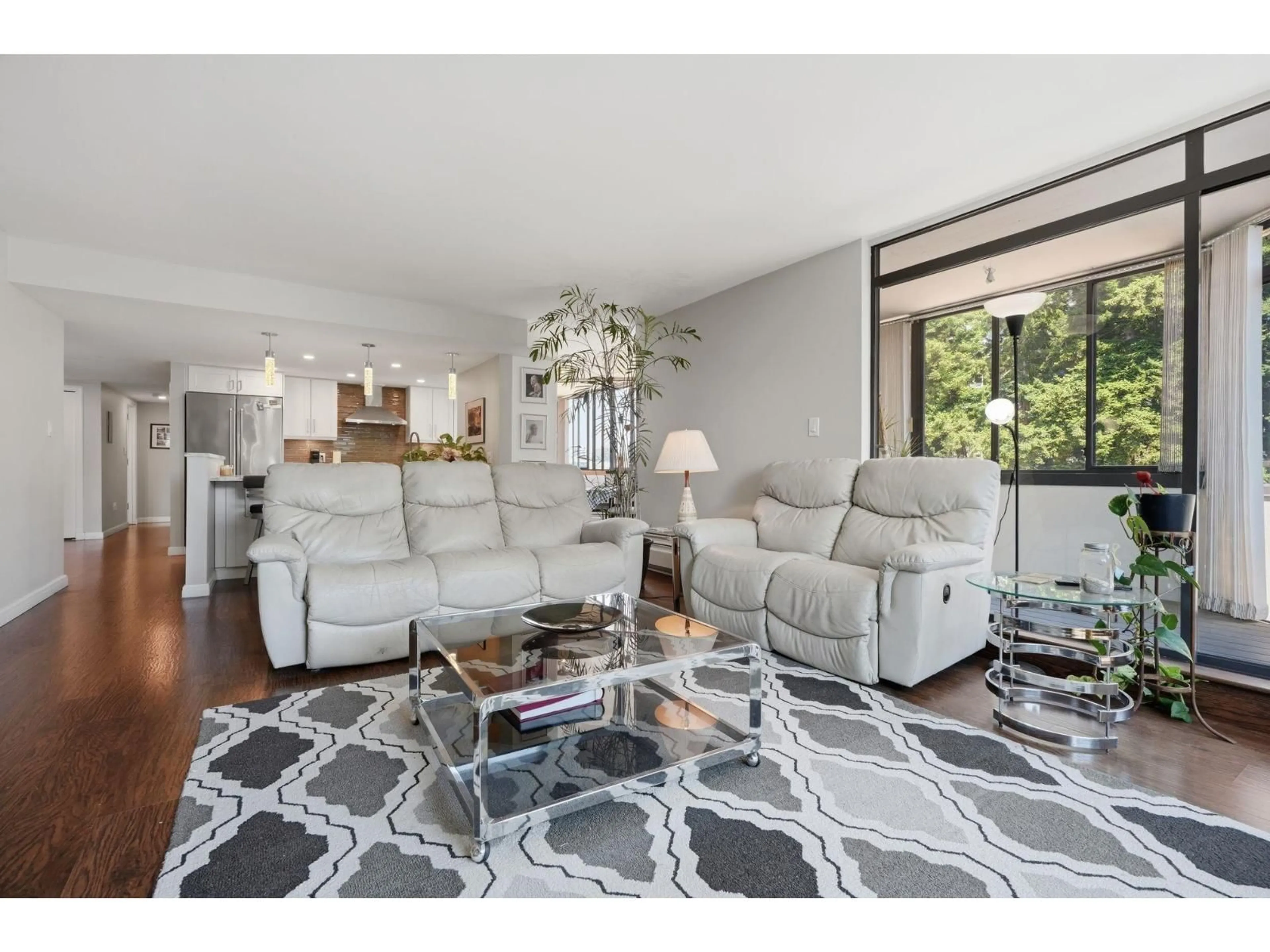 Living room with furniture, unknown for 508 - 1480 FOSTER STREET, White Rock British Columbia V4B3X7