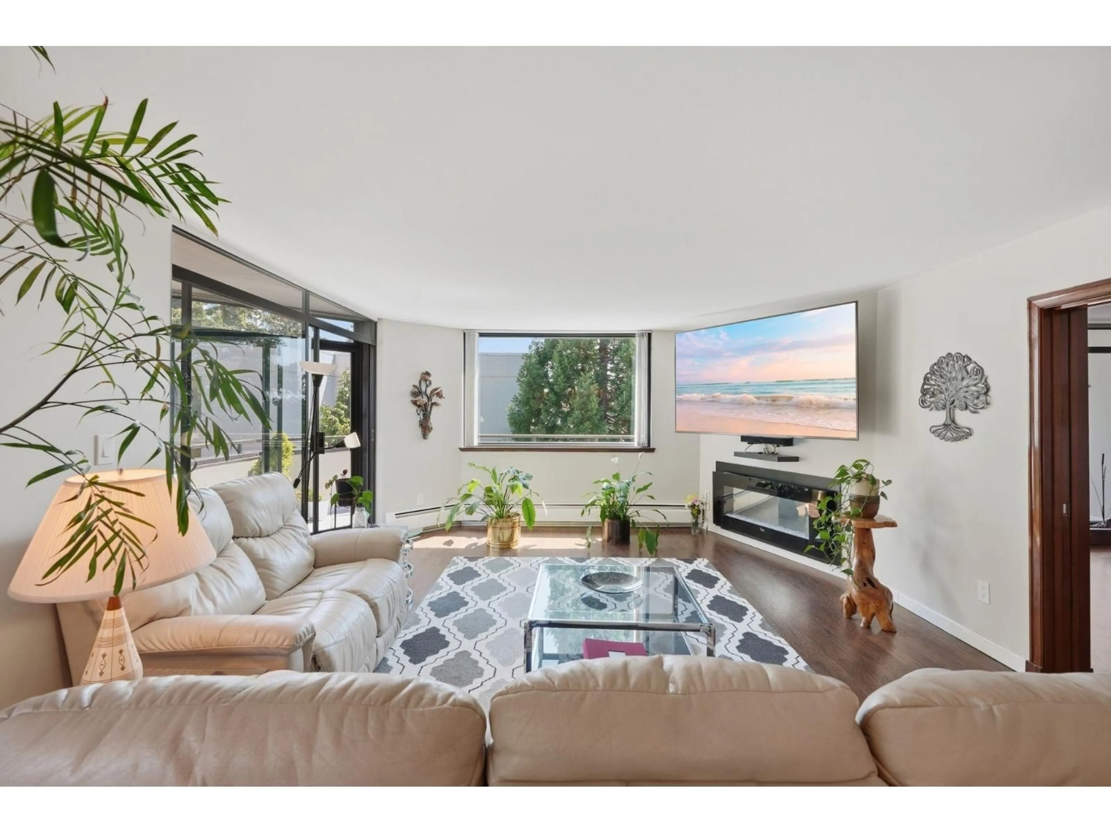Living room with furniture, unknown for 508 - 1480 FOSTER STREET, White Rock British Columbia V4B3X7