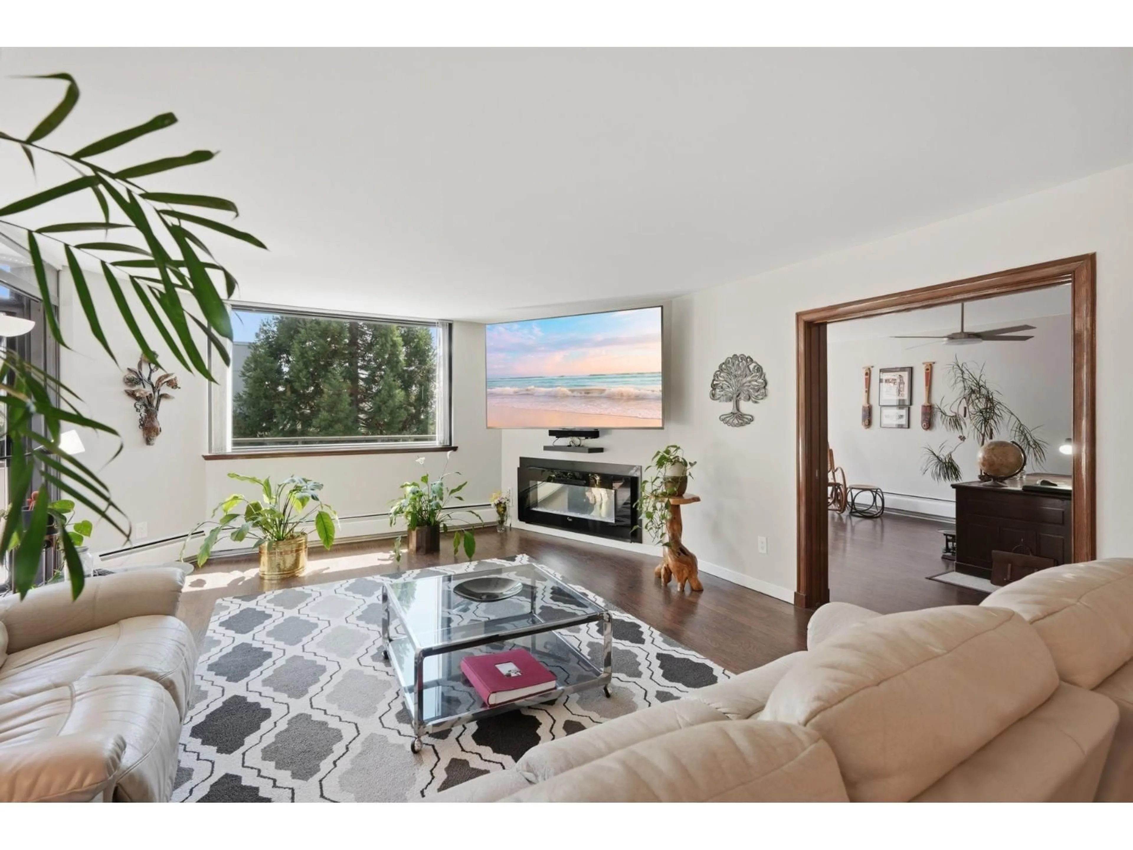 Living room with furniture, unknown for 508 - 1480 FOSTER STREET, White Rock British Columbia V4B3X7