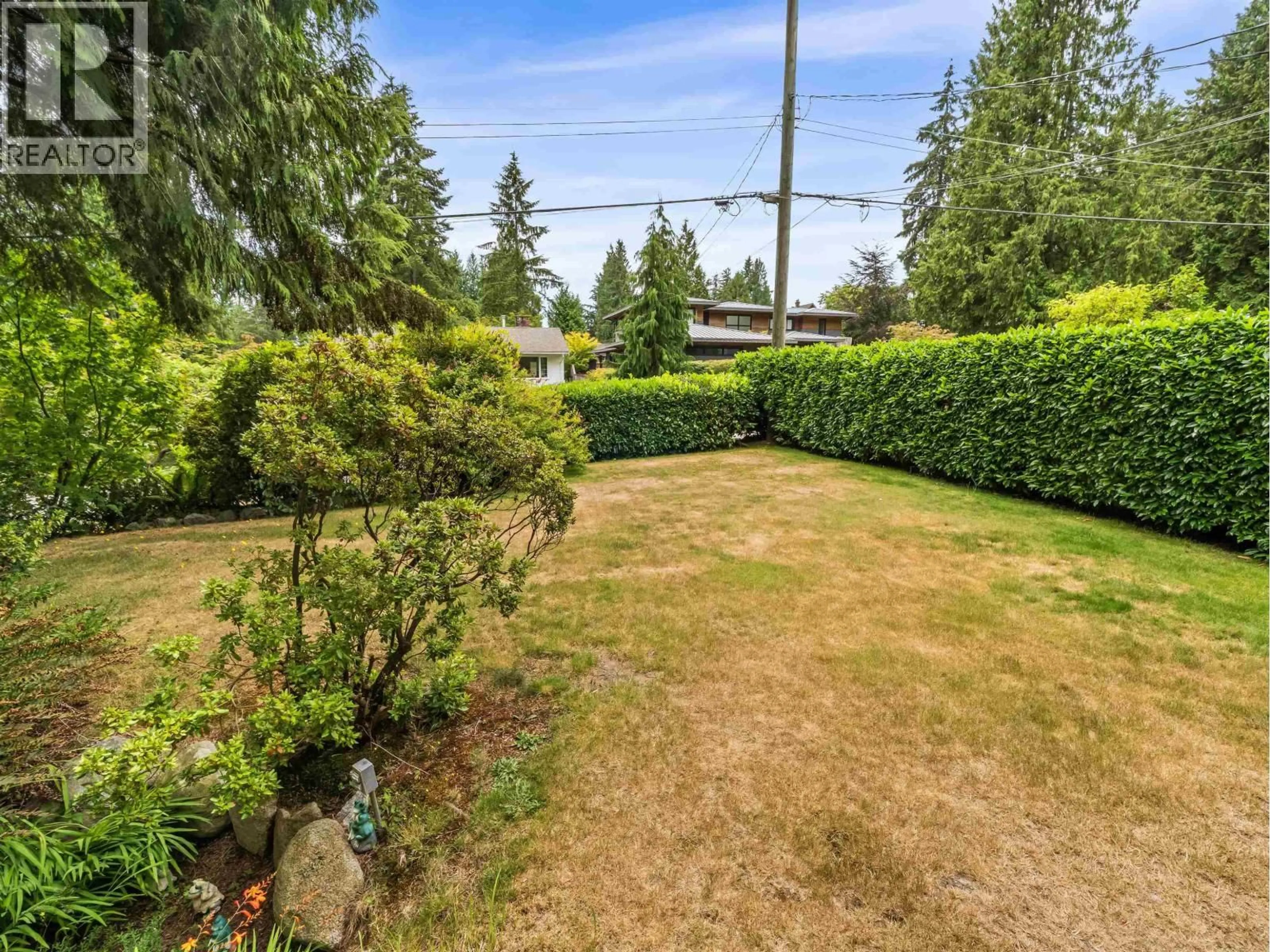 A pic from outside/outdoor area/front of a property/back of a property/a pic from drone, unknown for 628 ST. JAMES ROAD, North Vancouver British Columbia V7N1L6