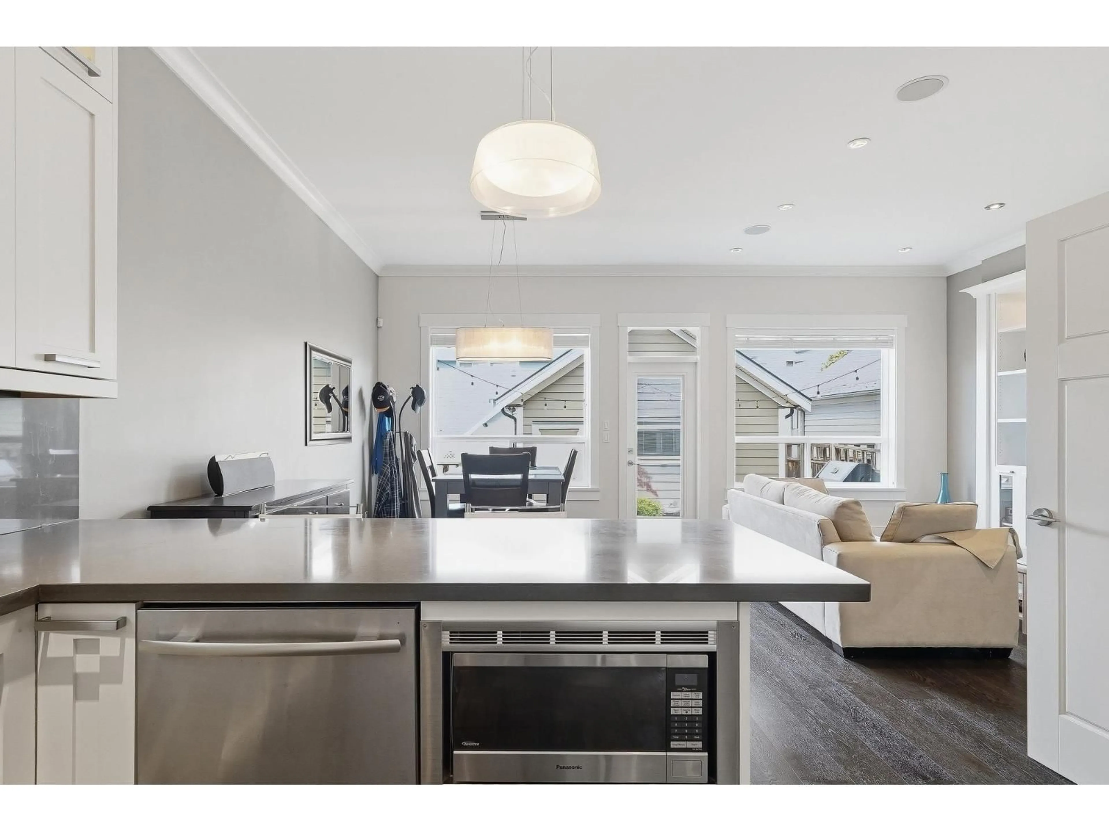 Open concept kitchen, unknown for 14713 32 AVENUE, Surrey British Columbia V4P1Z8