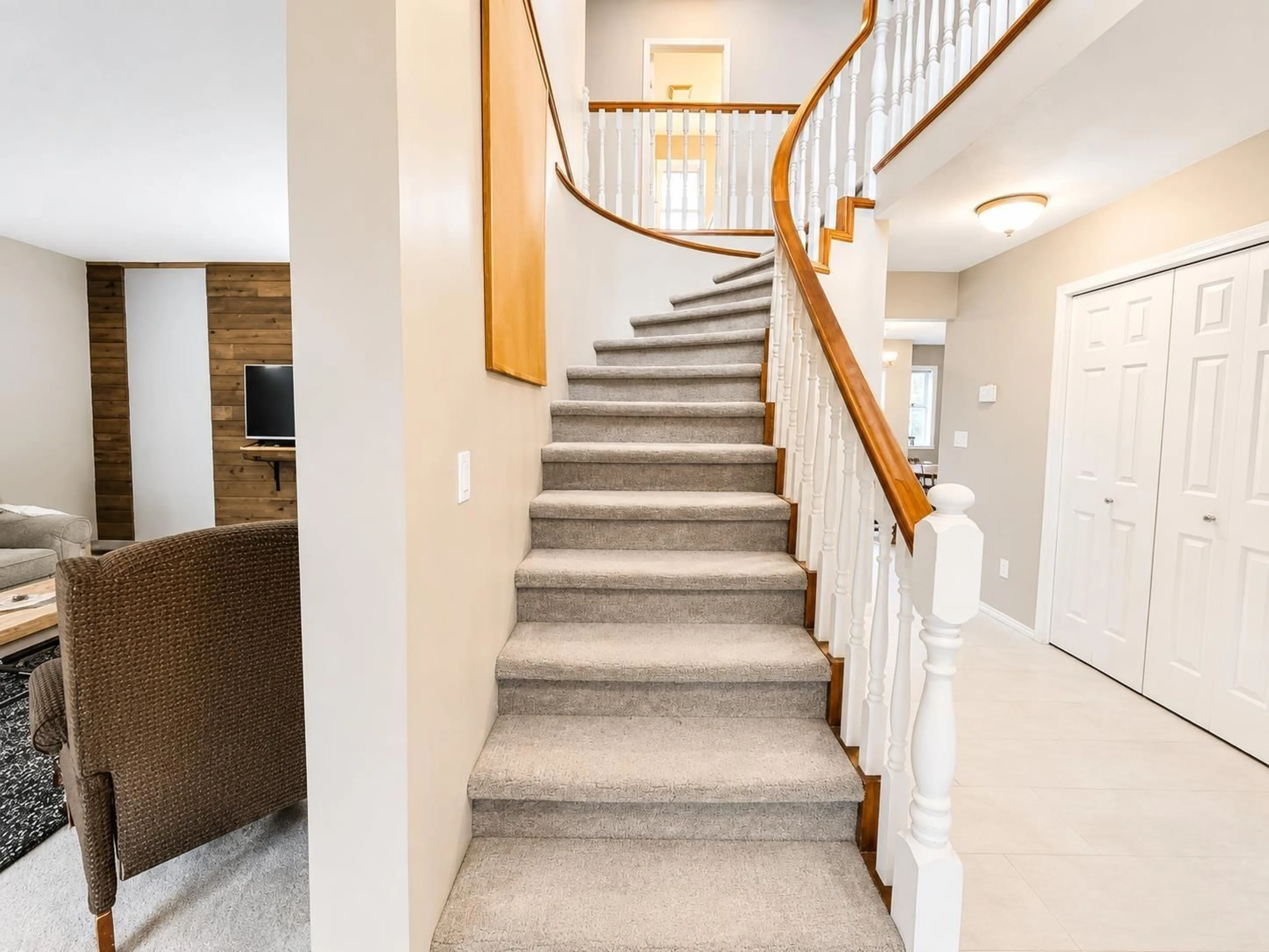 Stairs for 35350 MCCORKELL DRIVE, Abbotsford British Columbia V3G2C3