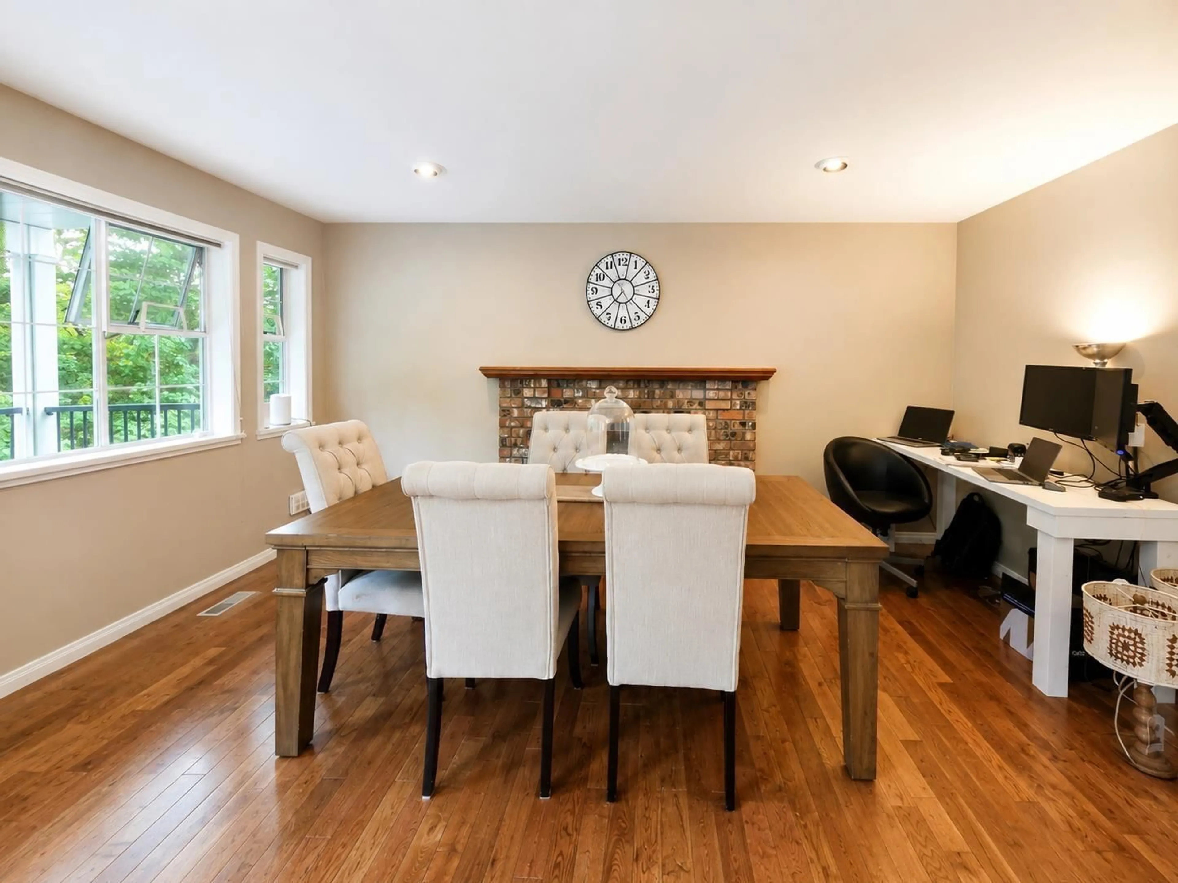 Dining room, wood/laminate floor for 35350 MCCORKELL DRIVE, Abbotsford British Columbia V3G2C3