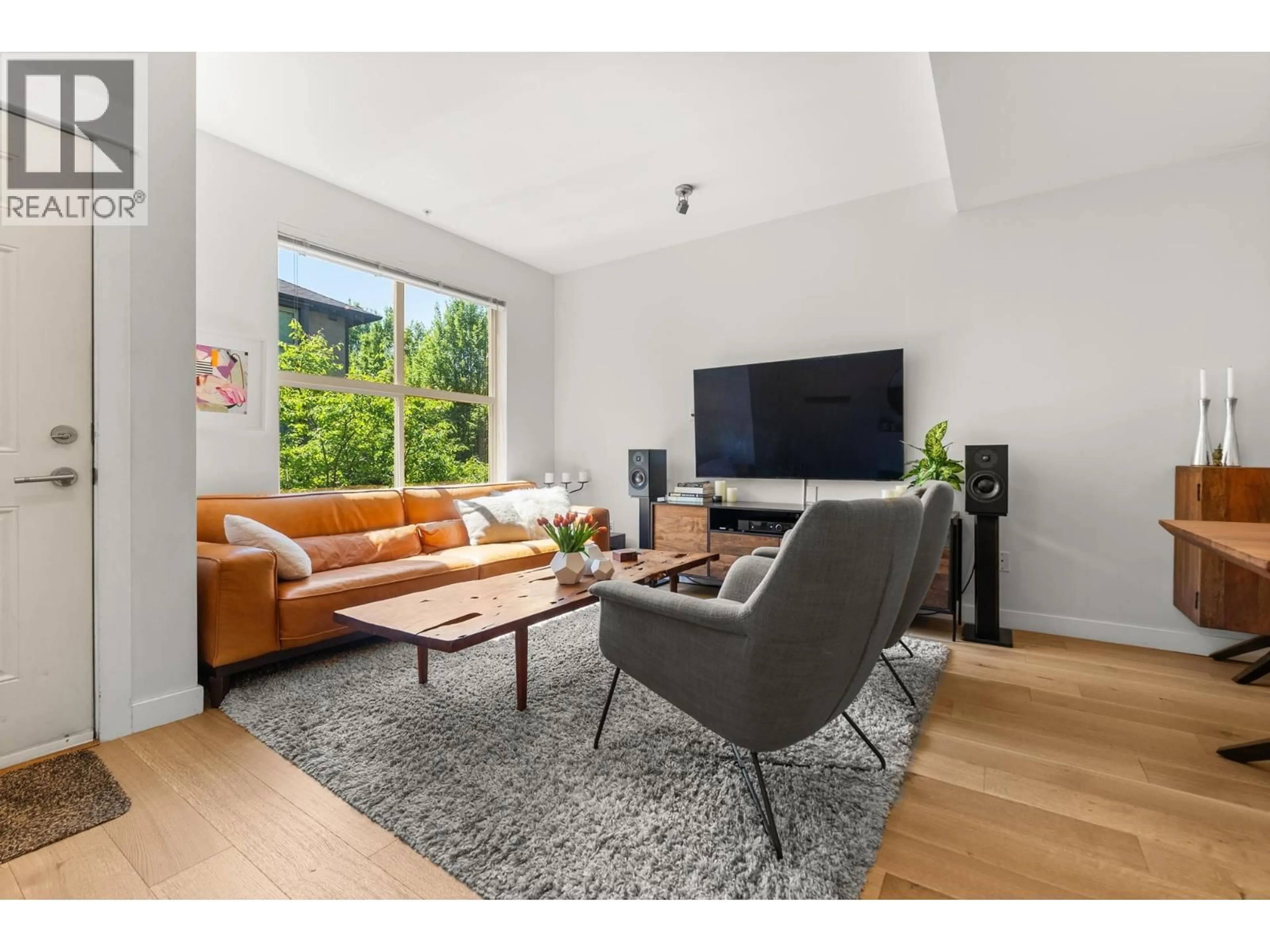 Living room with furniture, wood/laminate floor for 3 - 307 15TH STREET, North Vancouver British Columbia V7L2R6