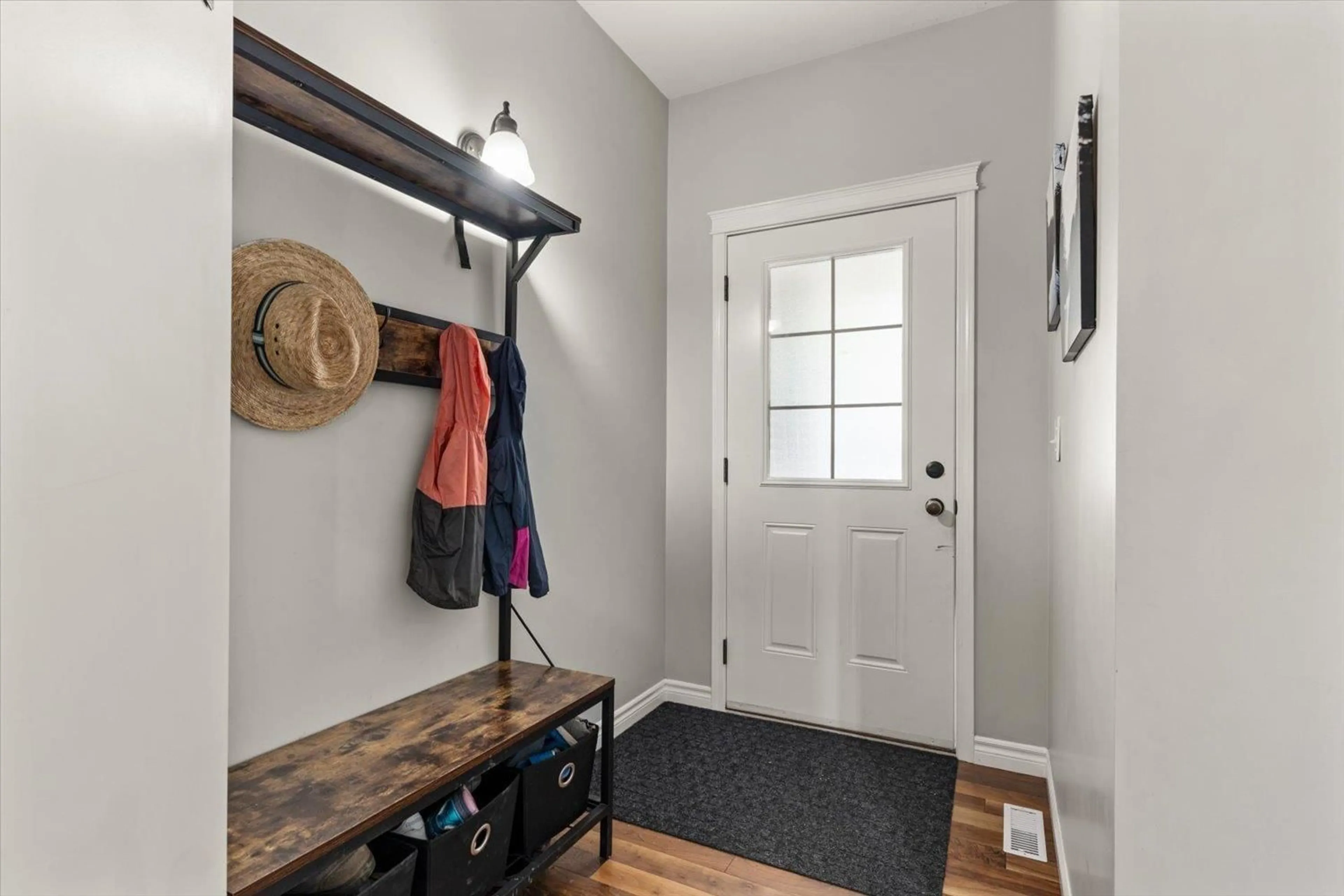 Indoor entryway for 58 - 46840 RUSSELL ROAD, Chilliwack British Columbia V2R5Z1